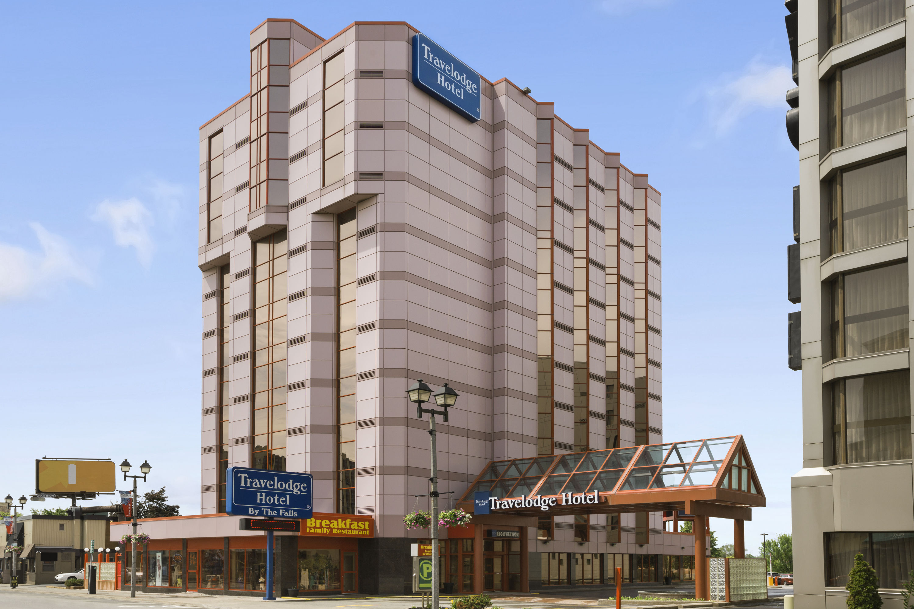 Travelodge Hotel By Wyndham Niagara Falls By The Falls