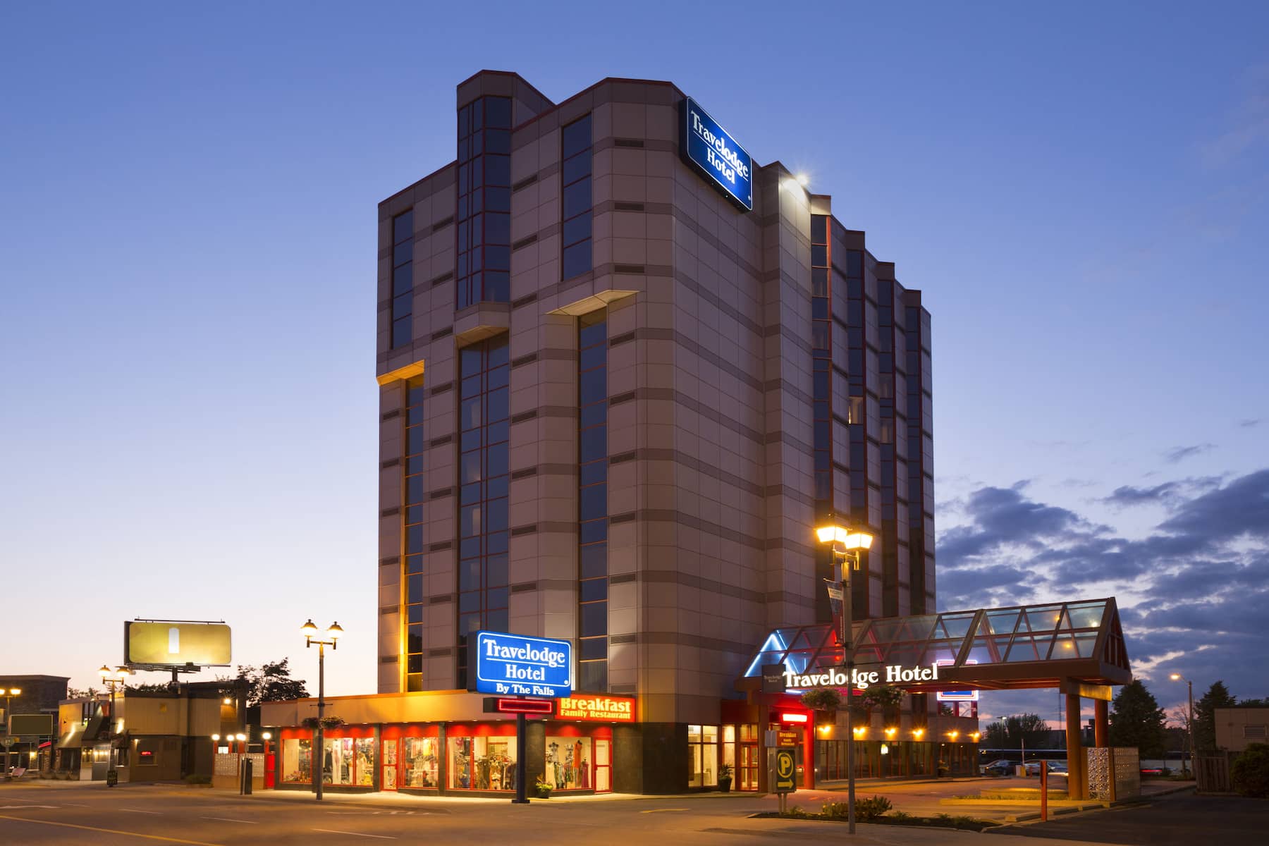 Travelodge Hotel by Wyndham Niagara Falls By the Falls | Niagara Falls
