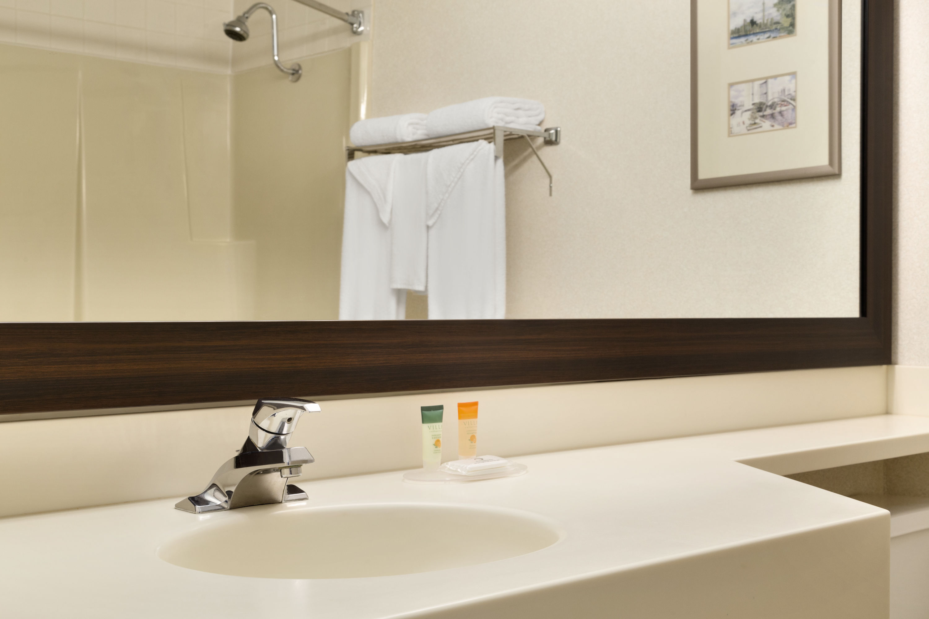 Guest room bath at the Travelodge by Wyndham North Bay in North Bay, Ontario