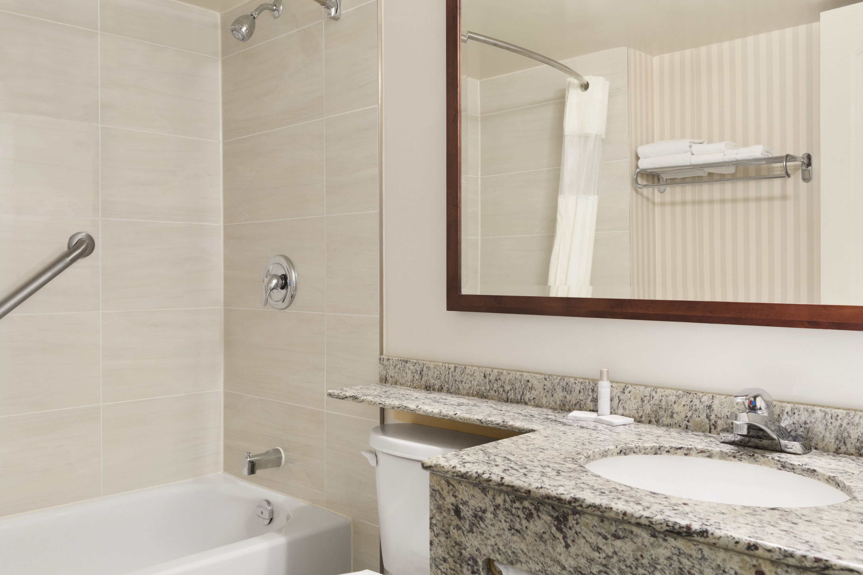 Travelodge by Wyndham Owen Sound Owen Sound, ON Hotels