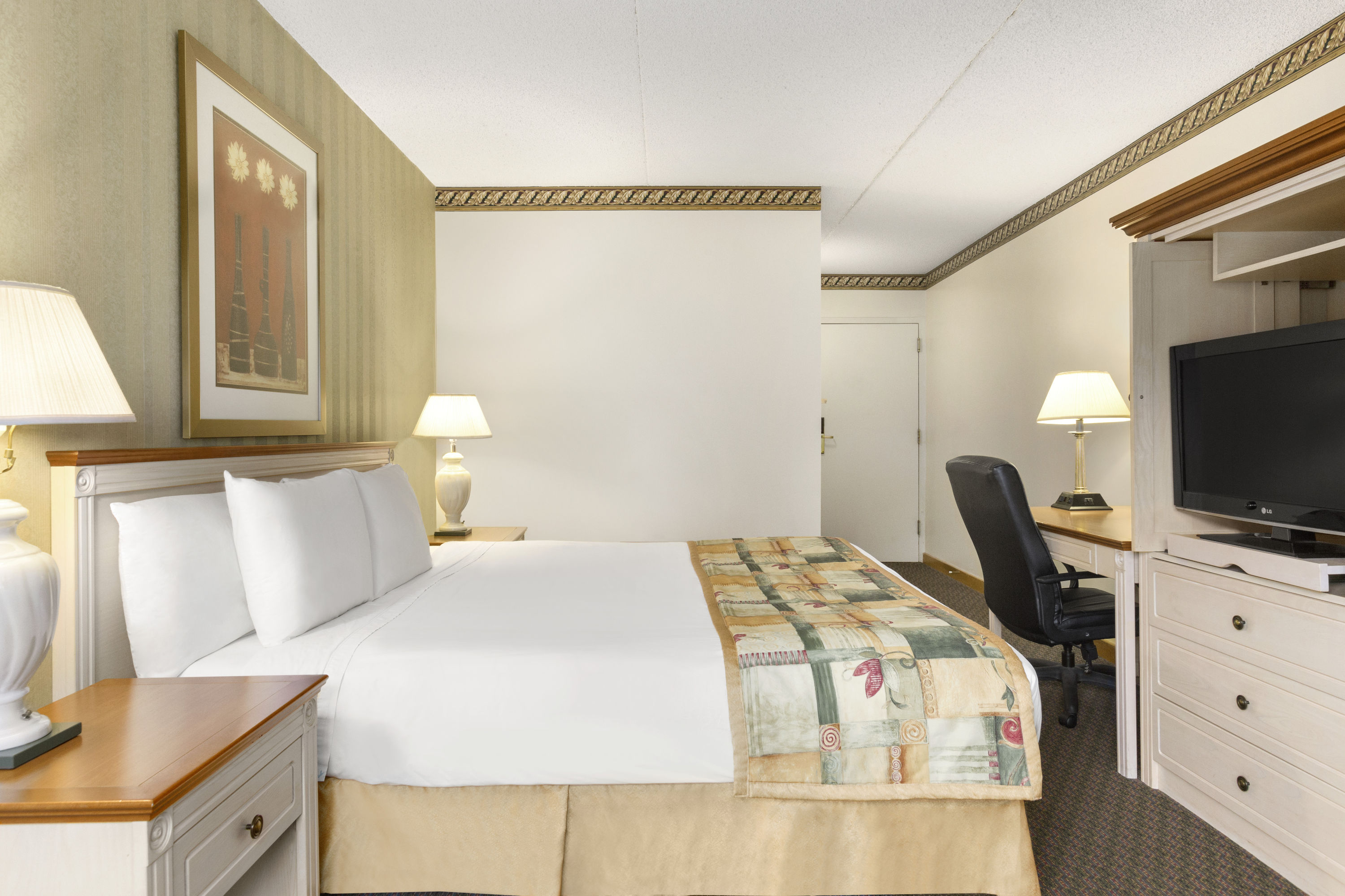 Travelodge by Wyndham Owen Sound Owen Sound, ON Hotels