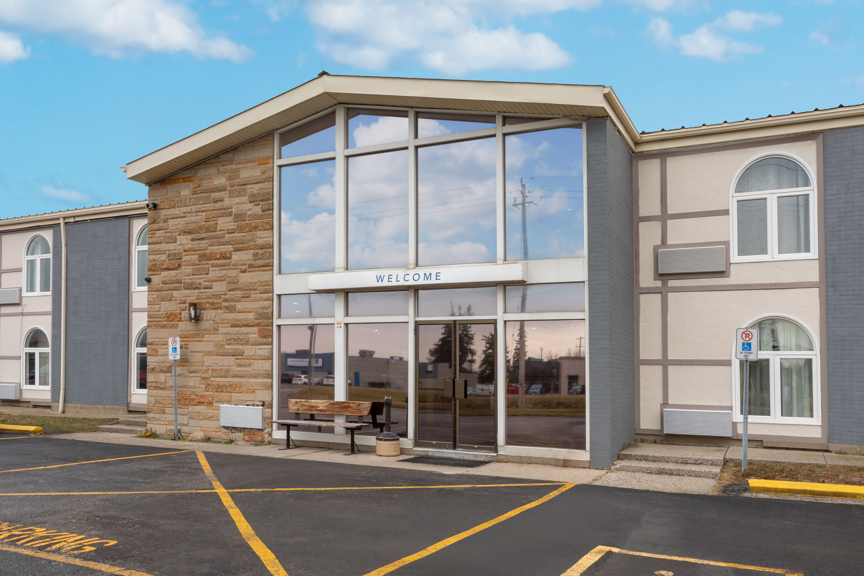 Exterior Day Image of Travelodge by Wyndham Sarnia hotel in Sarnia, Ontario