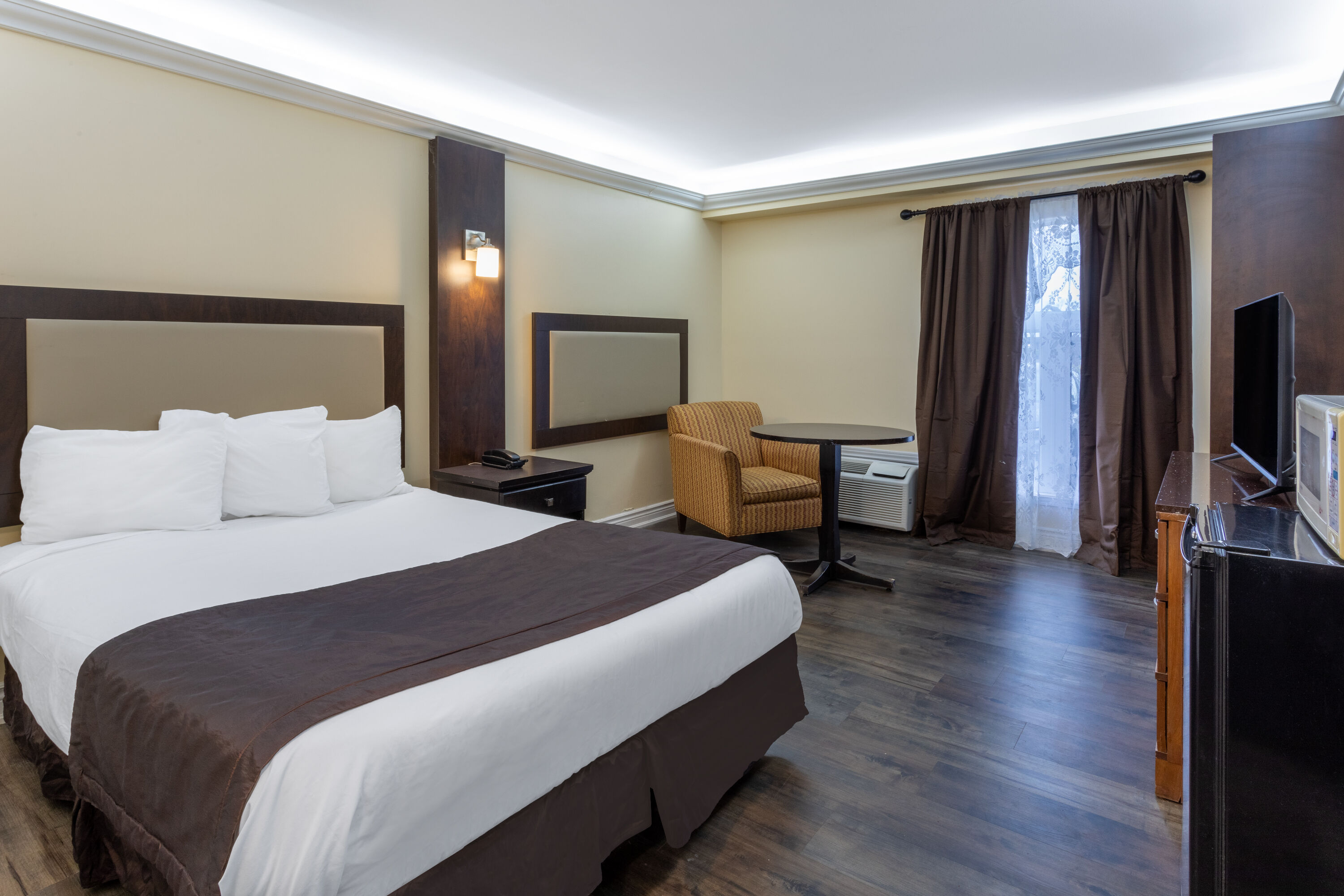 Guest room at the Travelodge by Wyndham Sarnia in Sarnia, Ontario