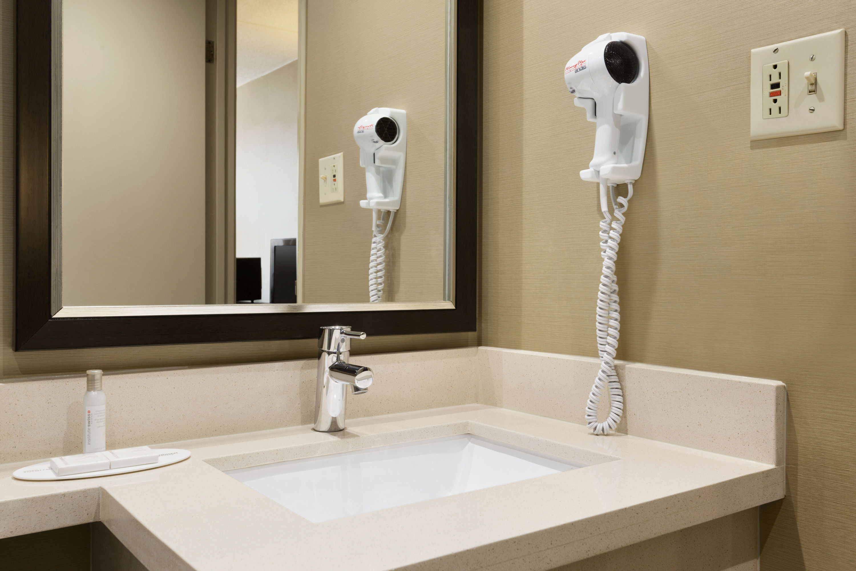 Guest room bath at the Travelodge by Wyndham Toronto East in Toronto, Ontario