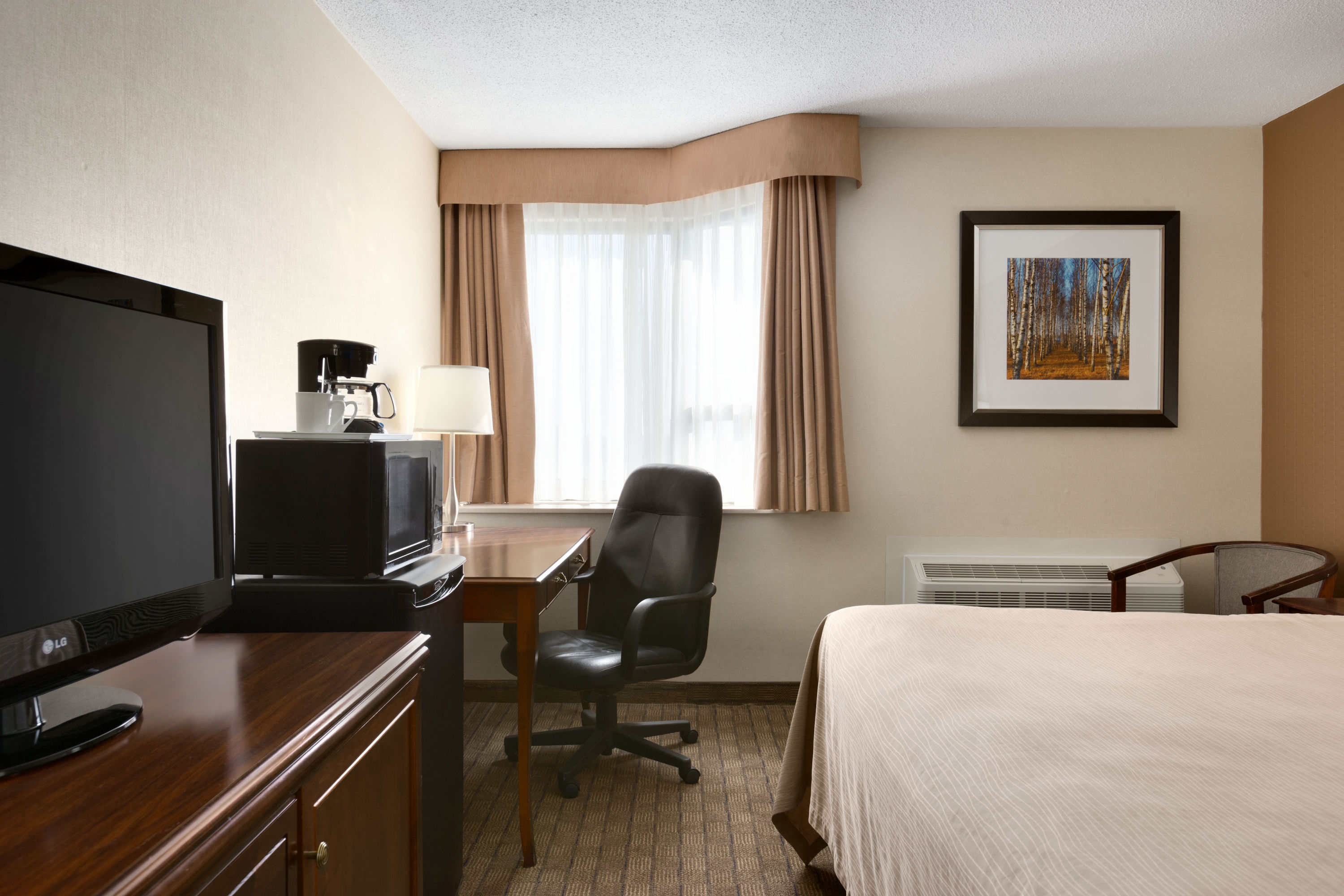 Guest room at the Travelodge by Wyndham Toronto East in Toronto, Ontario
