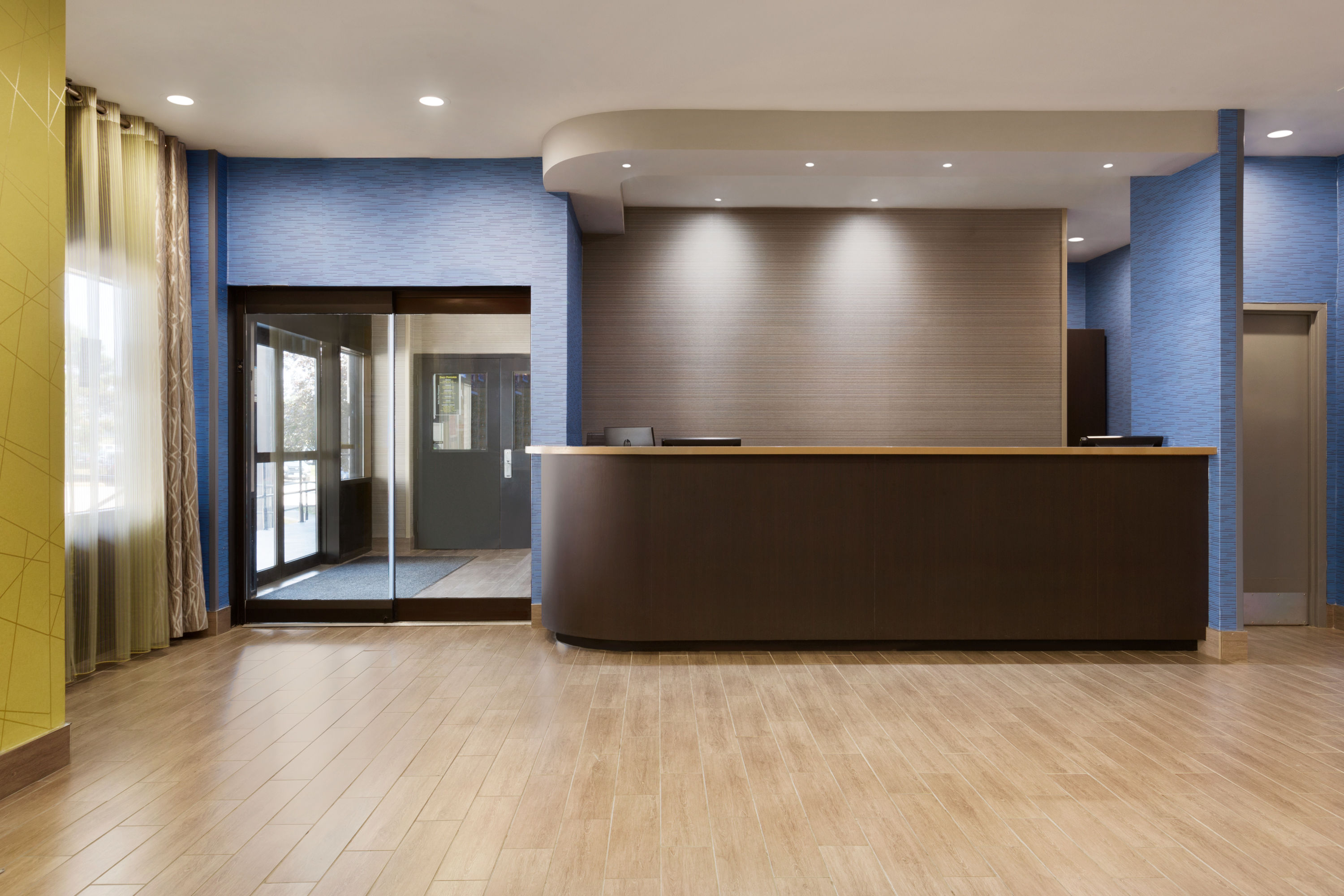 Travelodge by Wyndham Toronto East reception in Toronto, Ontario