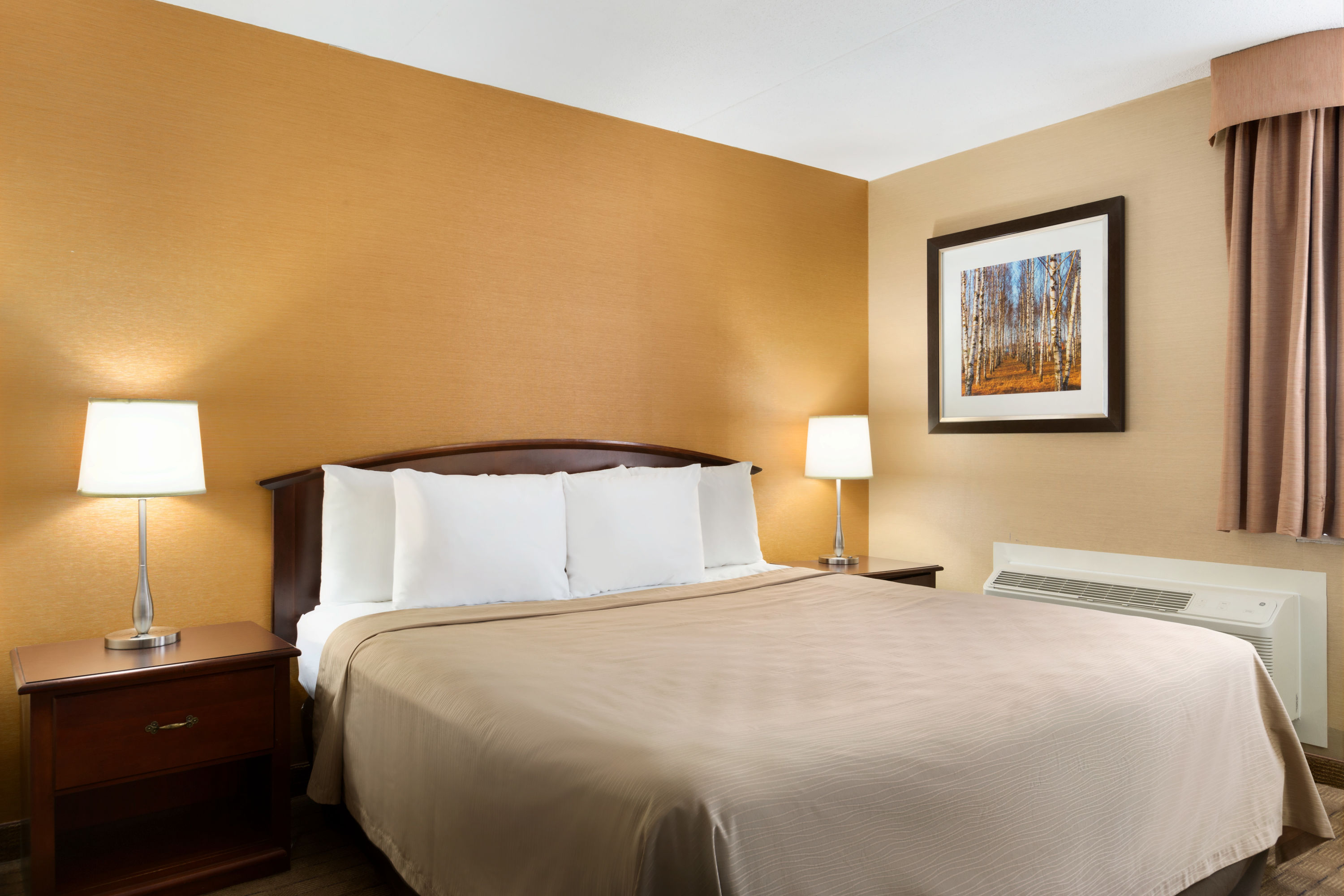 Travelodge by Wyndham Toronto East suite in Toronto, Ontario