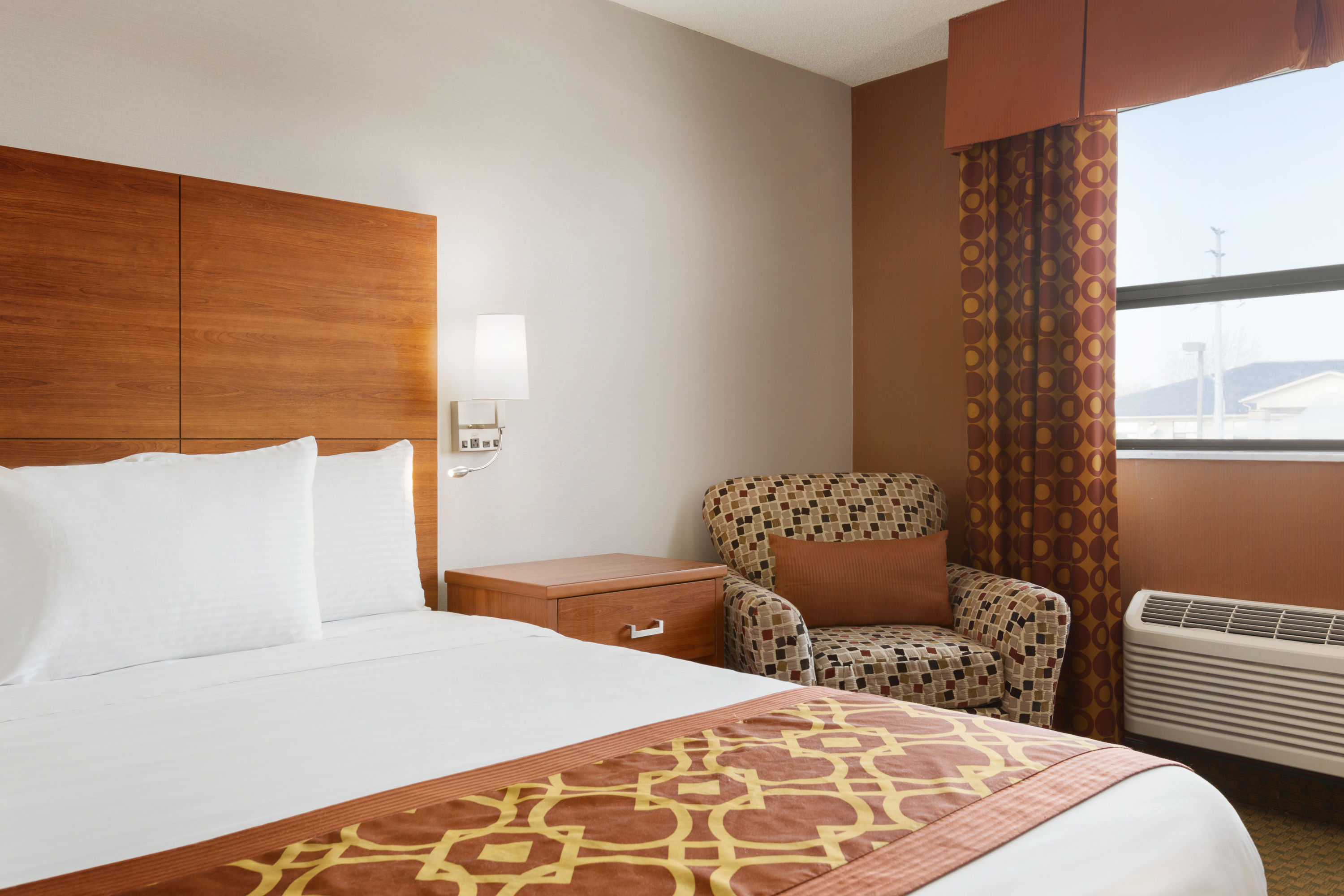 Travelodge By Wyndham Windsor Windsor On Hotels
