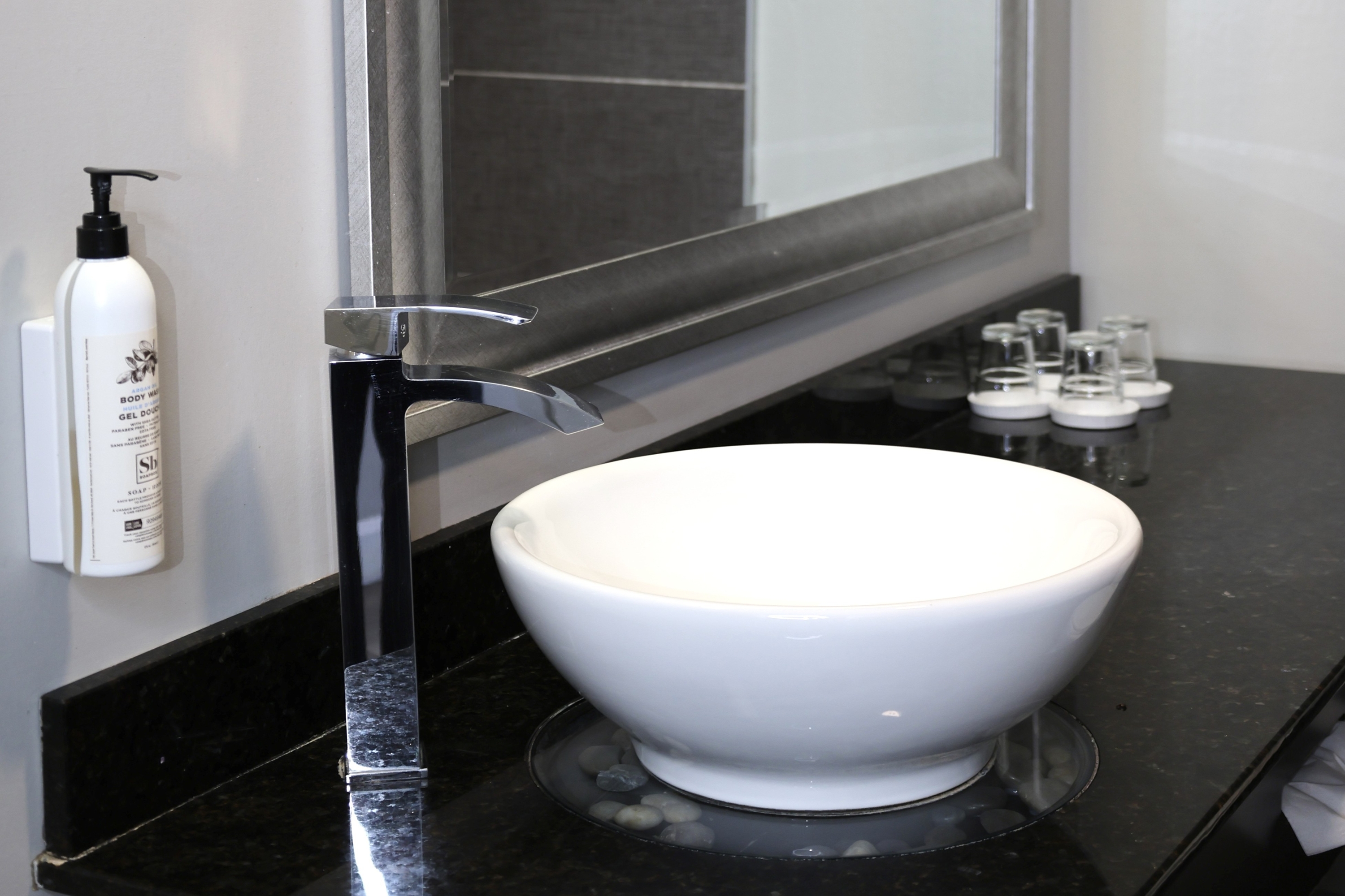 Guest room bath at the Travelodge by Wyndham Hotel & Convention Centre Quebec City in Quebec City, Quebec