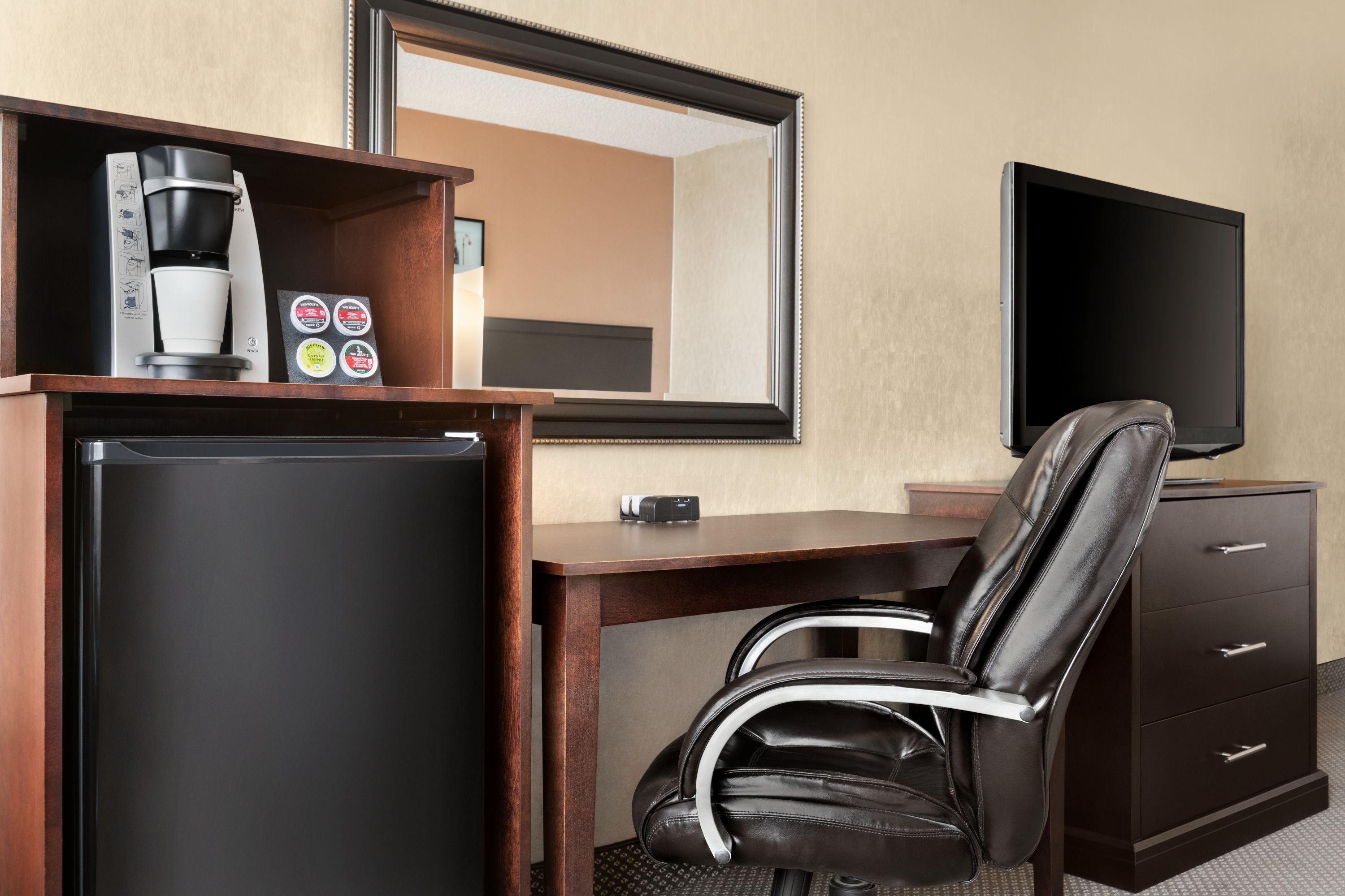 Travelodge by Wyndham Hotel & Convention Centre Quebec City | Quebec City, QC Hotels
