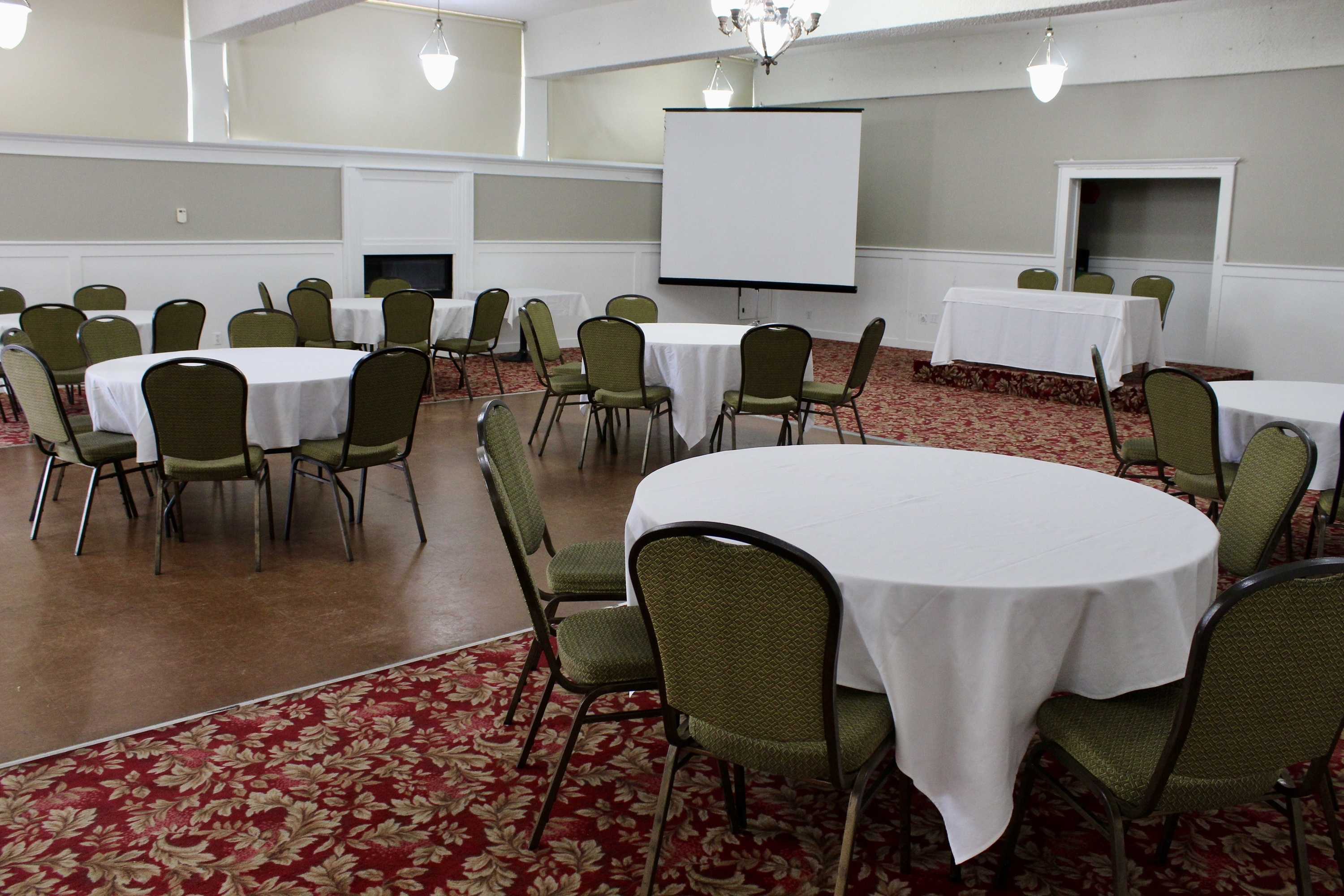 Meeting room banquet rounds at Travelodge by Wyndham Trois-Rivieres in Trois Rivieres, Quebec