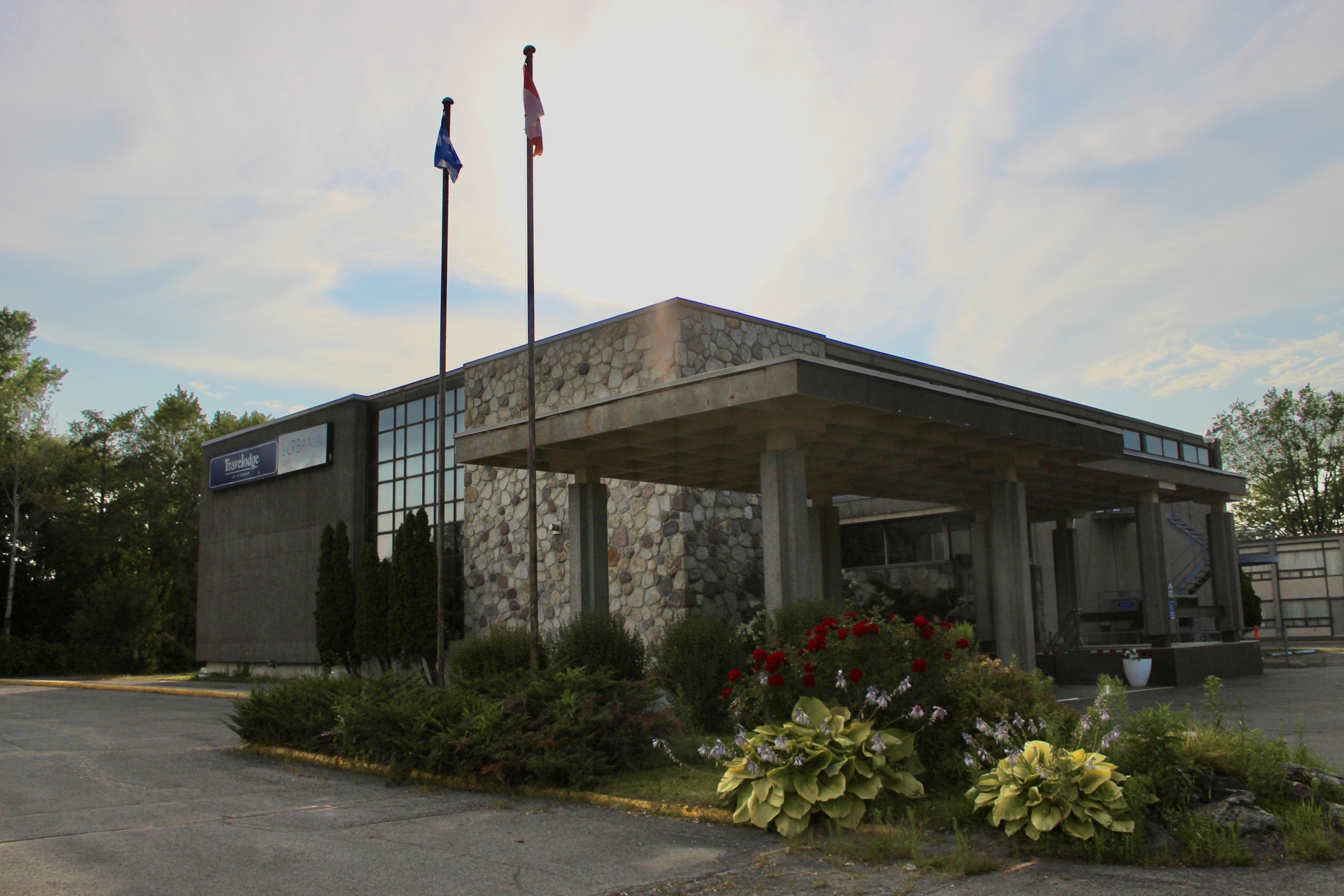 Exterior of Travelodge by Wyndham Trois-Rivieres hotel in Trois Rivieres, Quebec