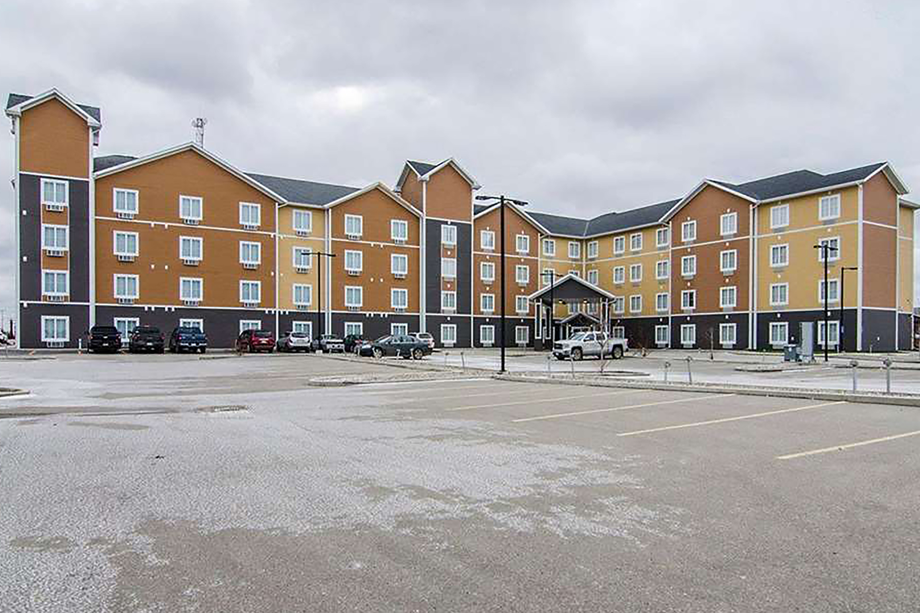 Exterior of Travelodge Suites by Wyndham Estevan hotel in Estevan, Saskatchewan
