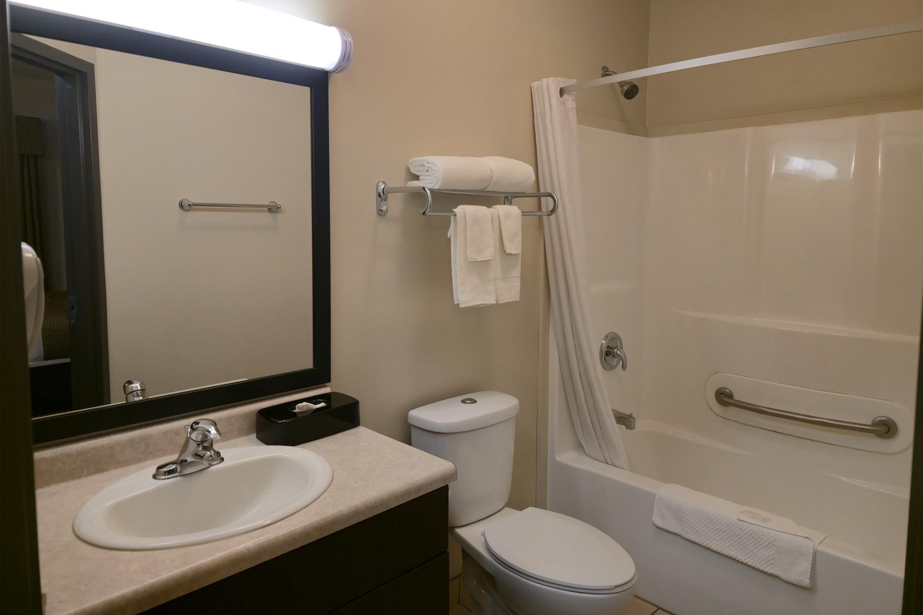 Guest room bath at the Travelodge Suites by Wyndham Estevan in Estevan, Saskatchewan