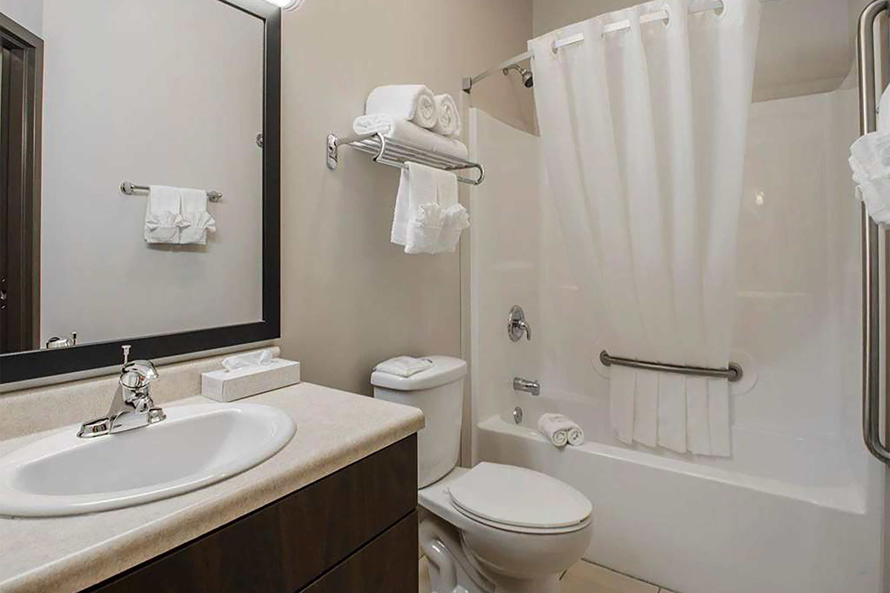 Guest room bath at the Travelodge Suites by Wyndham Estevan in Estevan, Saskatchewan
