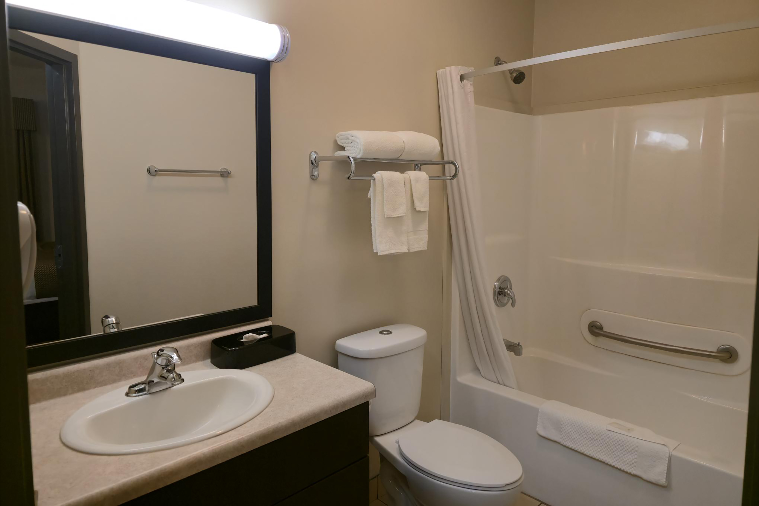 Guest room bath at the Travelodge Suites by Wyndham Estevan in Estevan, Saskatchewan