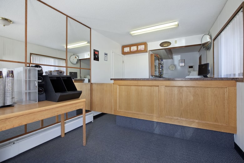 Hotelname City Hotels Sk S6h 0l3 Travelodge Moose Jaw Hotel Lobby In Saskatchewan