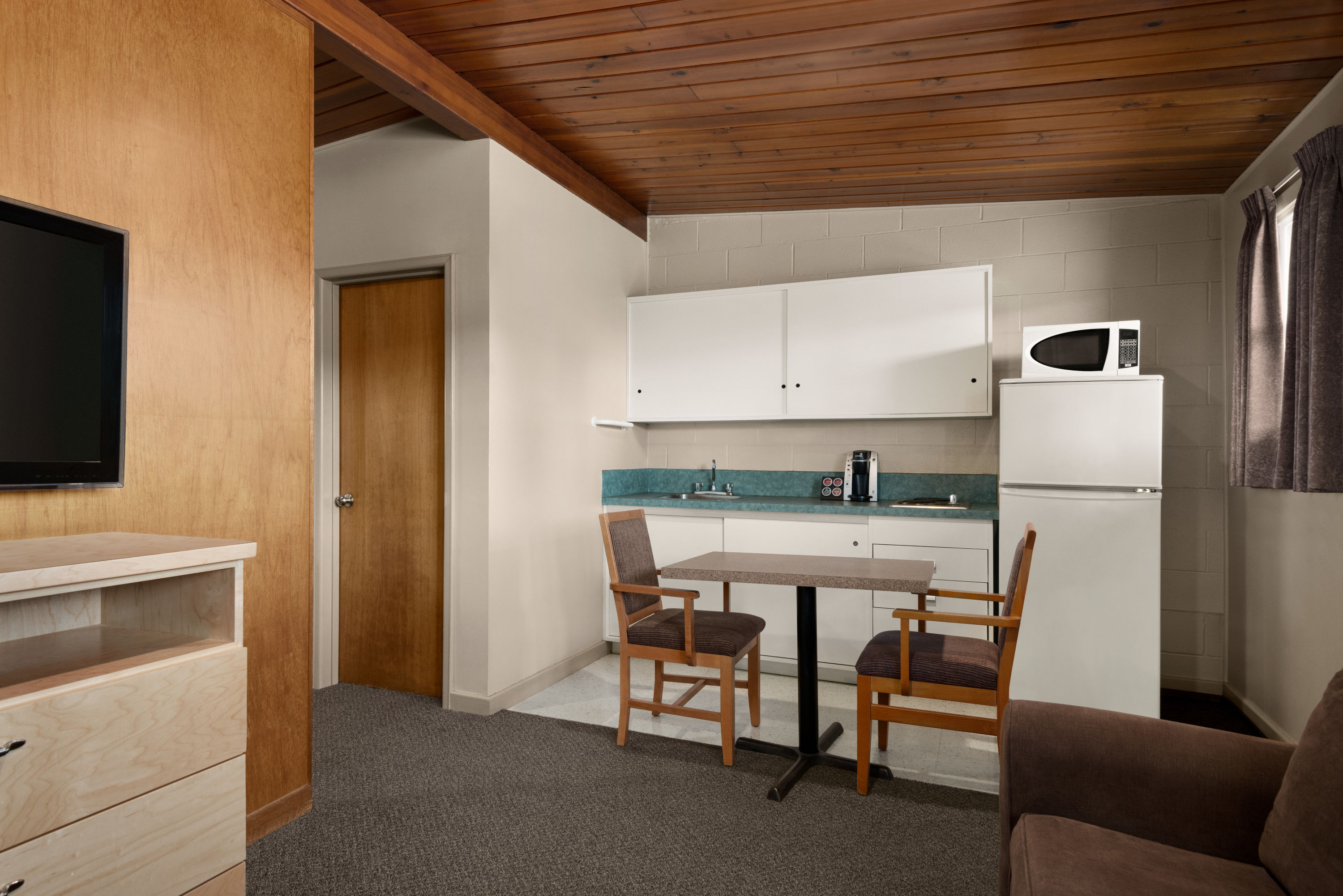 Guest room at the Thriftlodge Moose Jaw in Moose Jaw, Saskatchewan