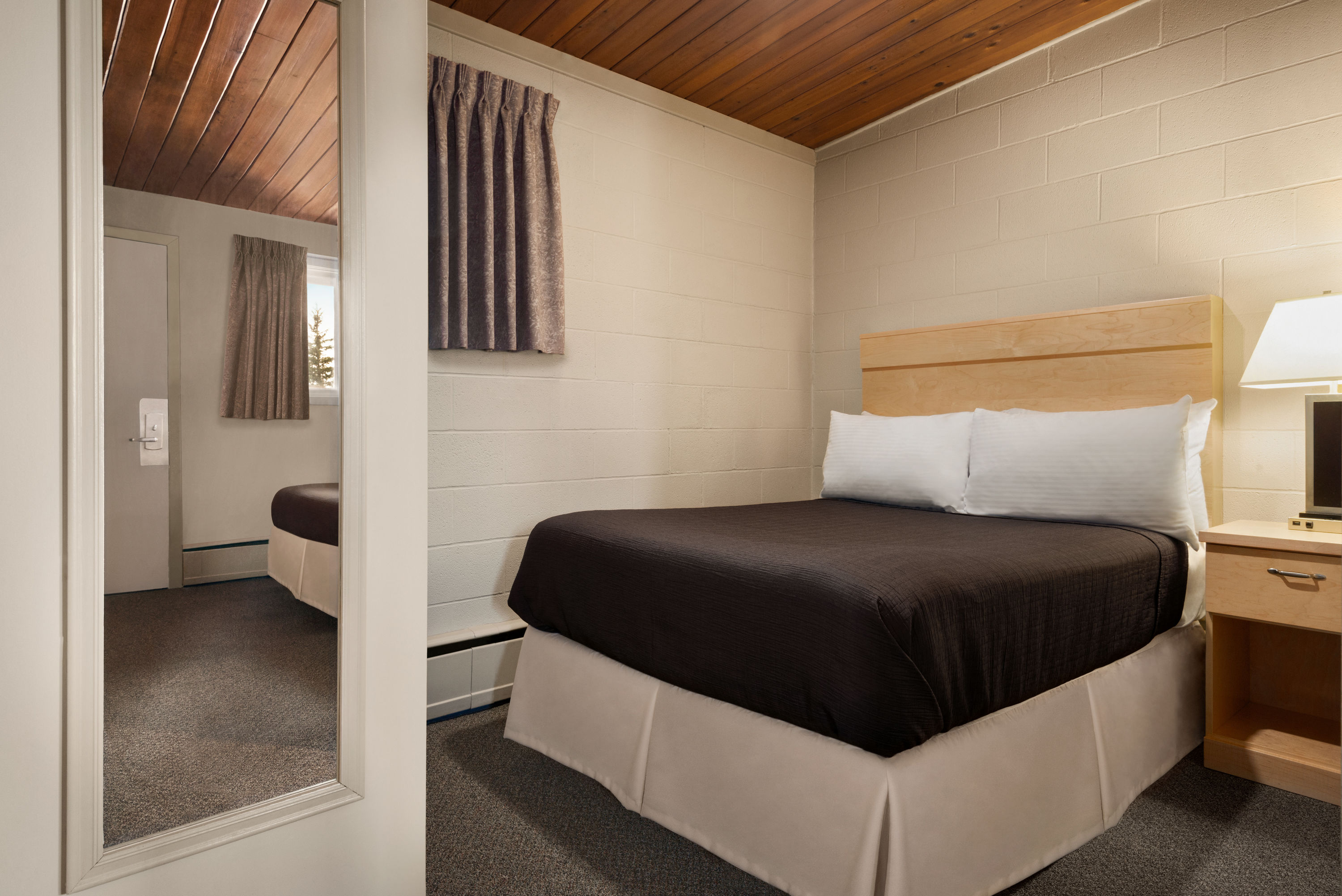 Guest room at the Thriftlodge Moose Jaw in Moose Jaw, Saskatchewan