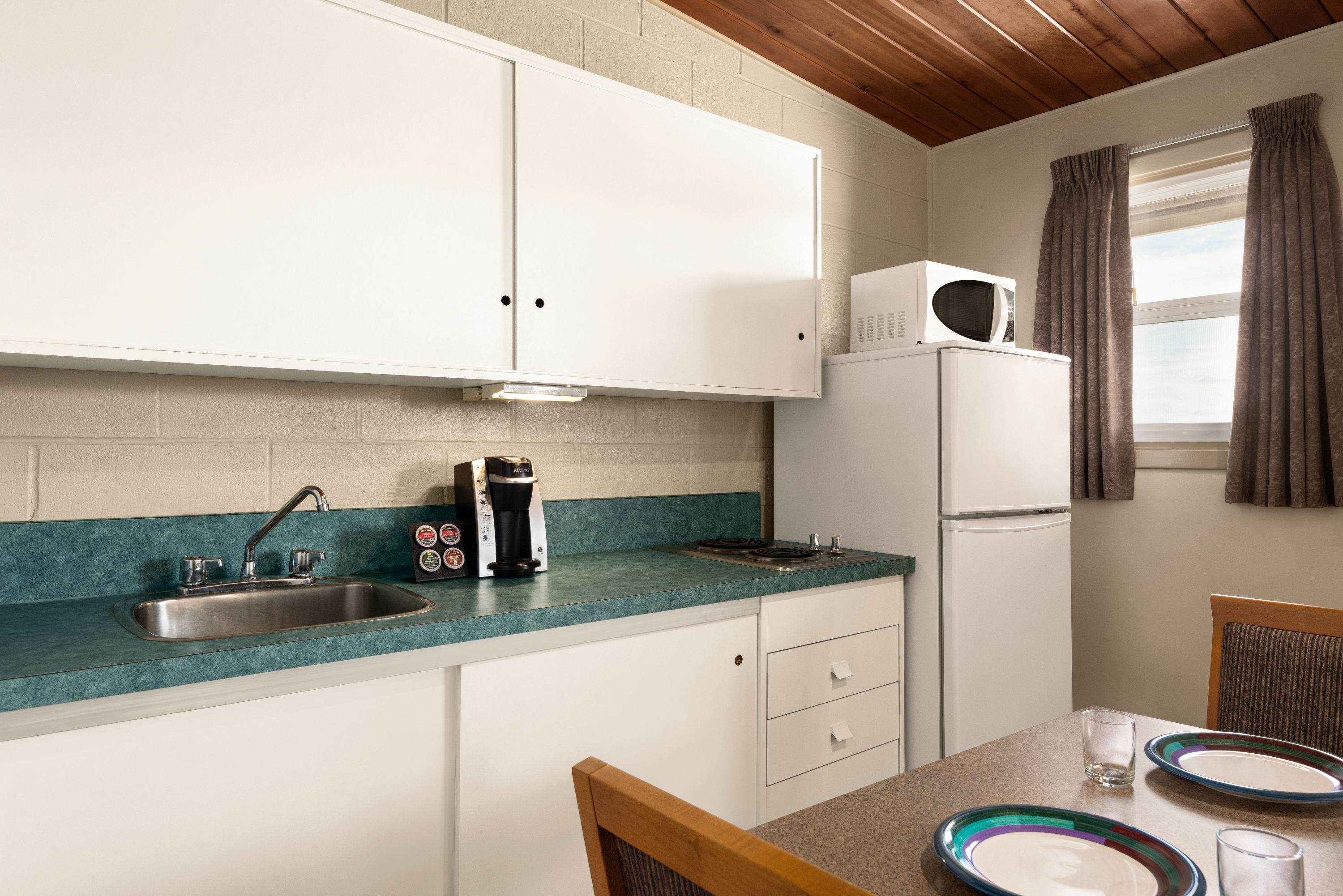 Guest room at the Thriftlodge Moose Jaw in Moose Jaw, Saskatchewan