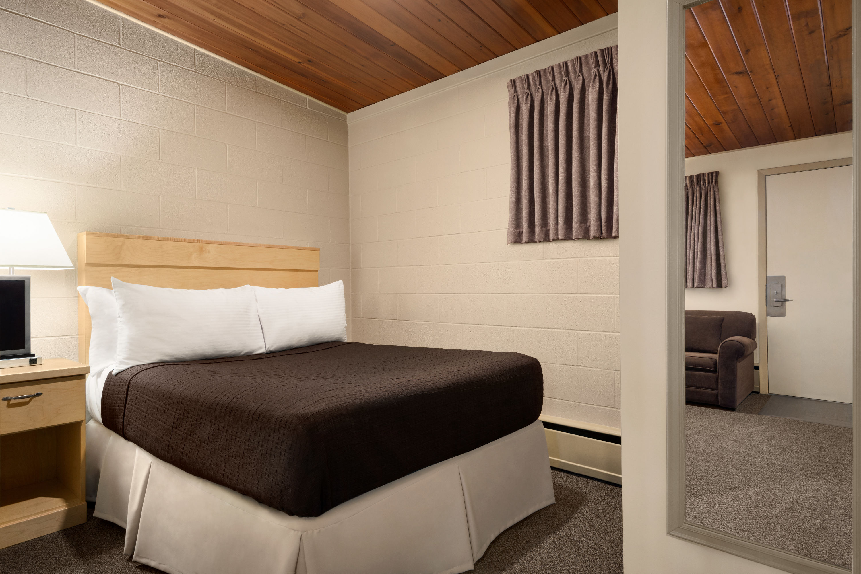 Guest room at the Thriftlodge Moose Jaw in Moose Jaw, Saskatchewan