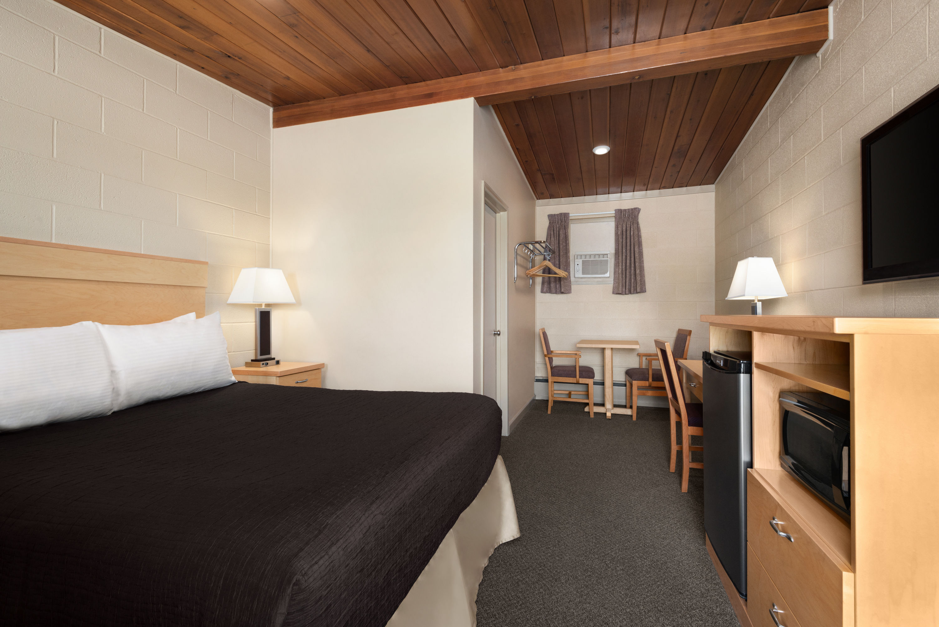 Guest room at the Thriftlodge Moose Jaw in Moose Jaw, Saskatchewan