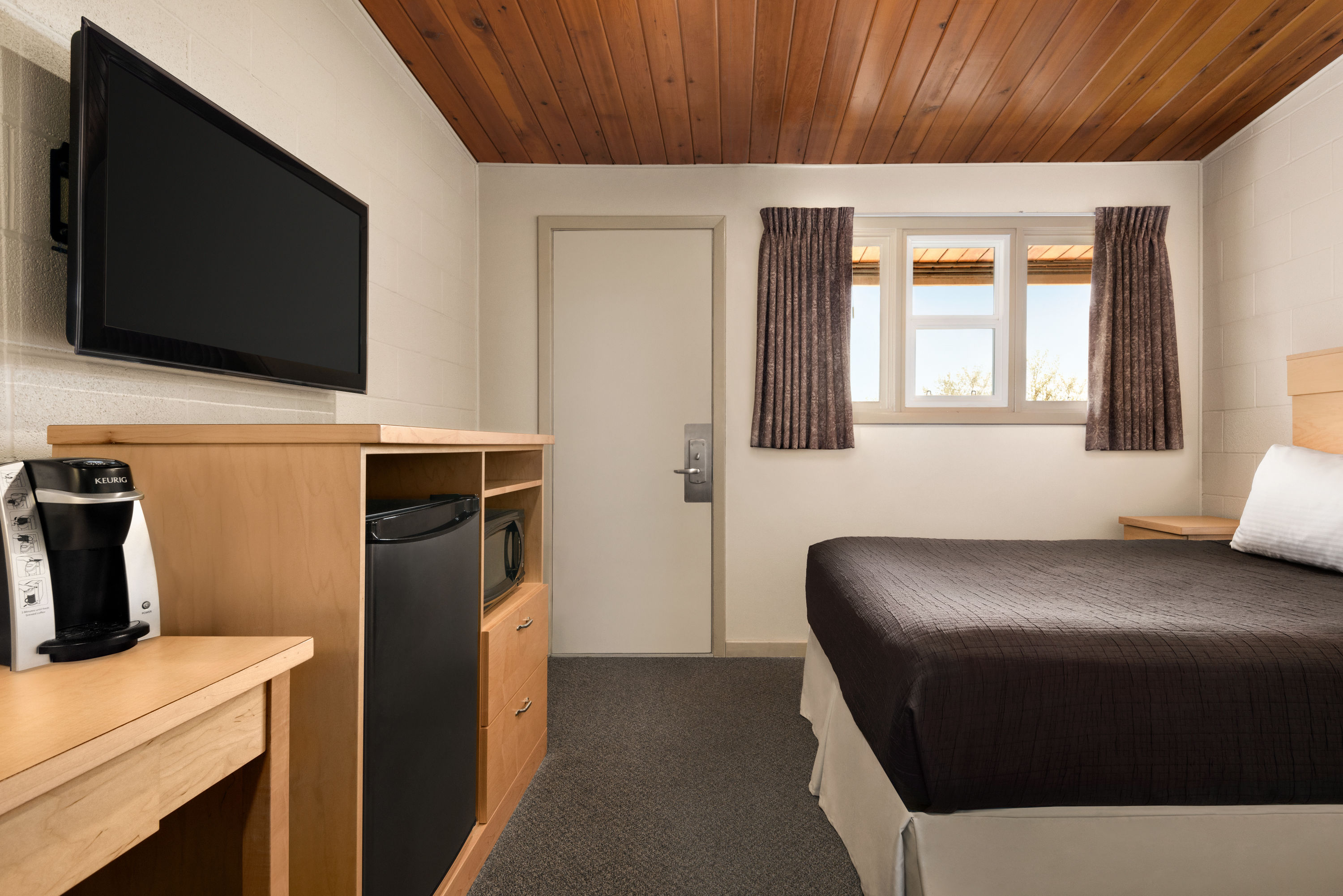 Guest room at the Thriftlodge Moose Jaw in Moose Jaw, Saskatchewan