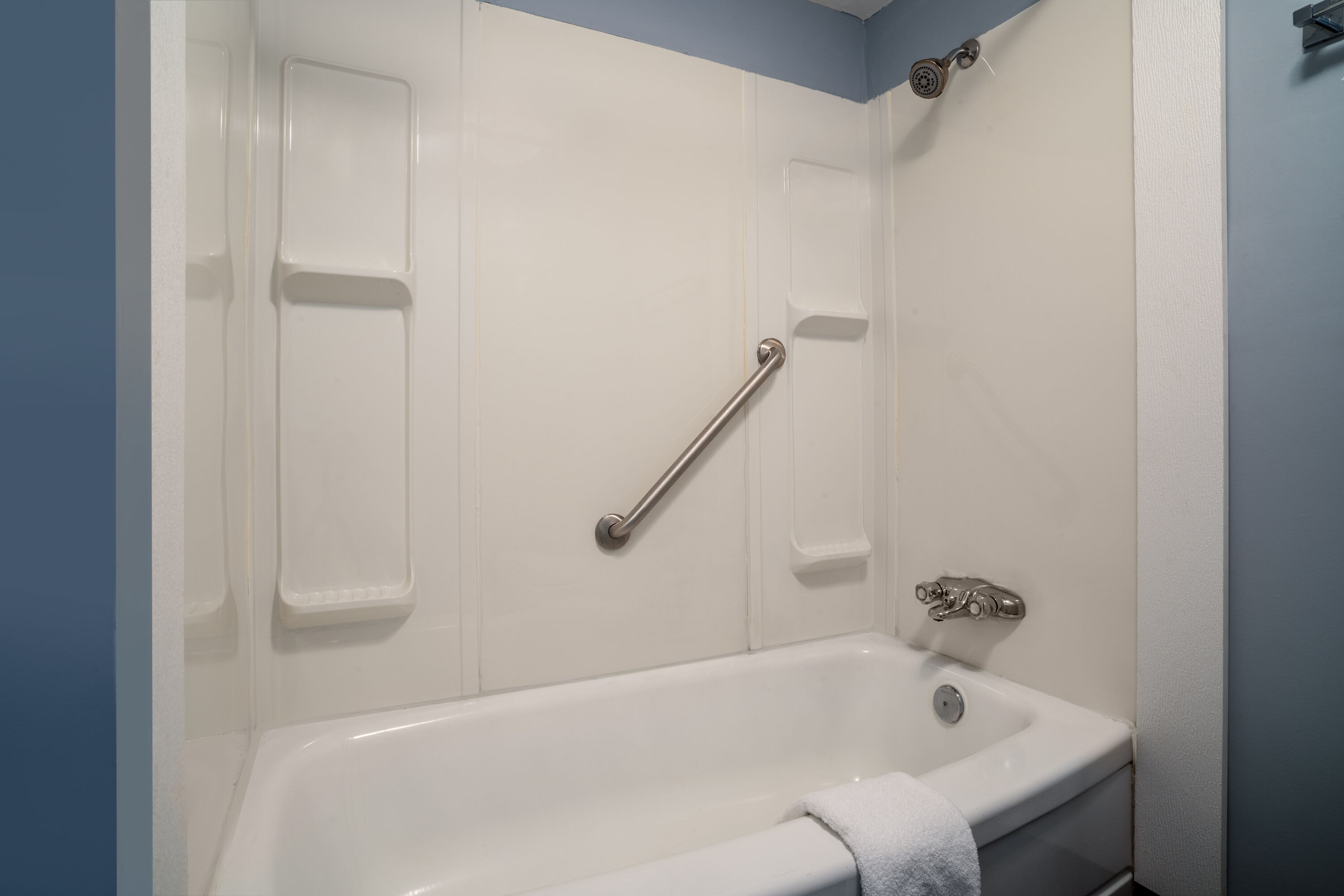 Guest room bath at the Thriftlodge by Wyndham Regina North in Regina, Saskatchewan