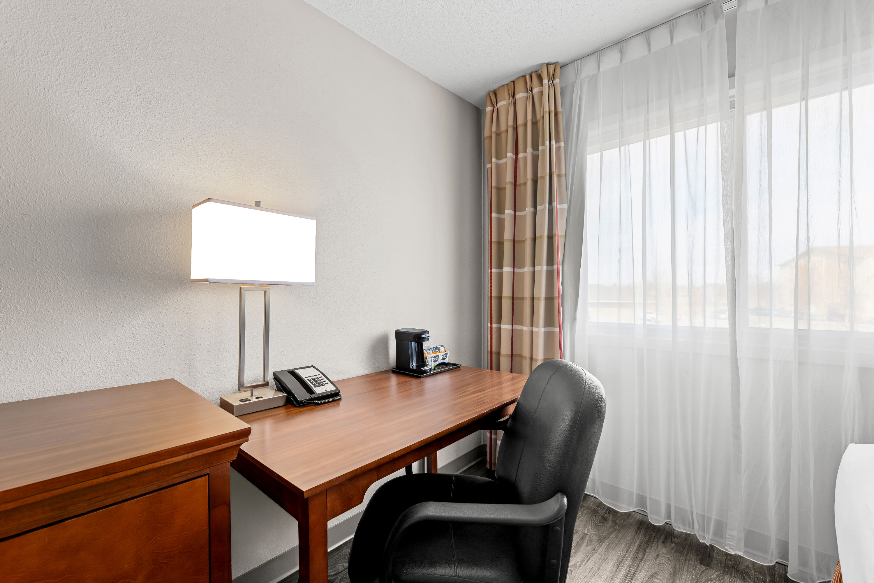 Double bed guest room at the Travelodge Suites by Wyndham Regina / Eastgate Bay in Regina, Saskatchewan