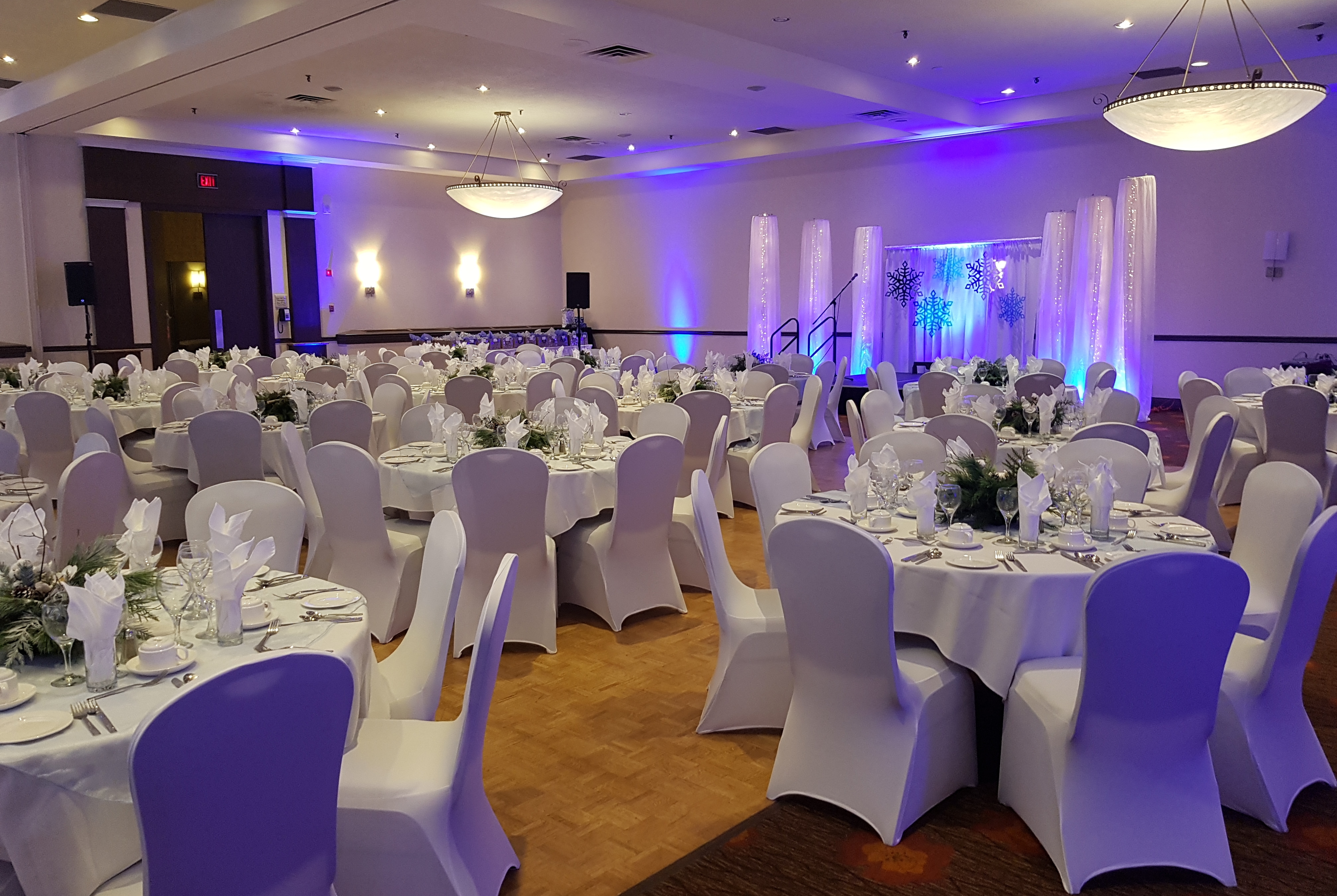 Travelodge Hotel by Wyndham Saskatoon ballroom wedding in Saskatoon, Saskatchewan