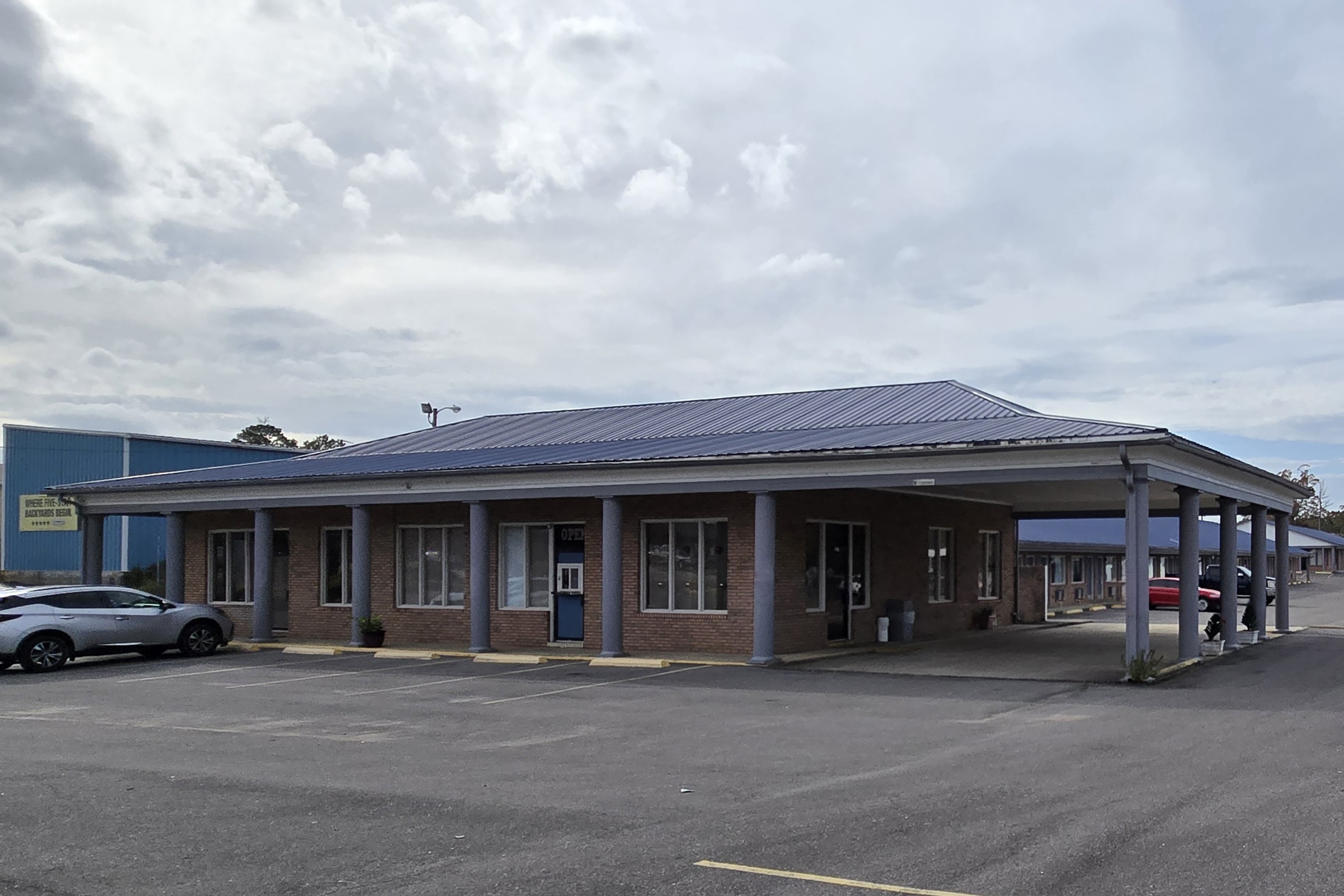 Exterior of Travelodge by Wyndham Thomasville AL hotel in Thomasville, Alabama