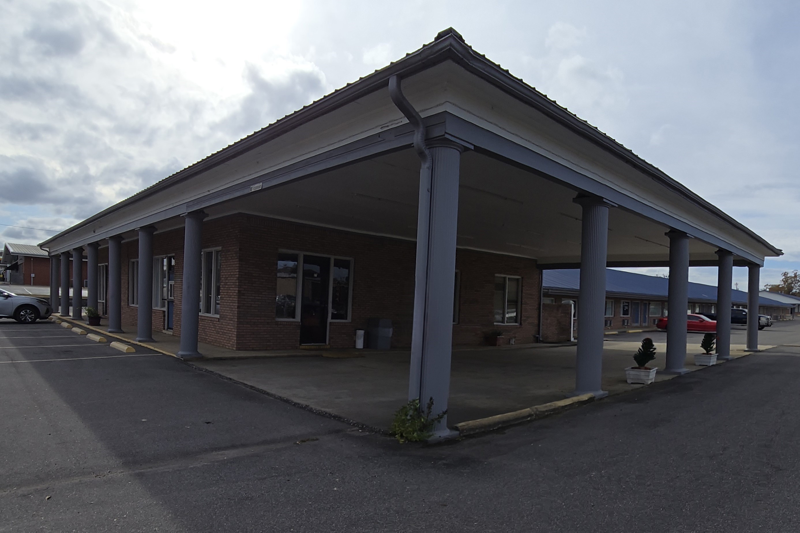 Exterior of Travelodge by Wyndham Thomasville AL hotel in Thomasville, Alabama