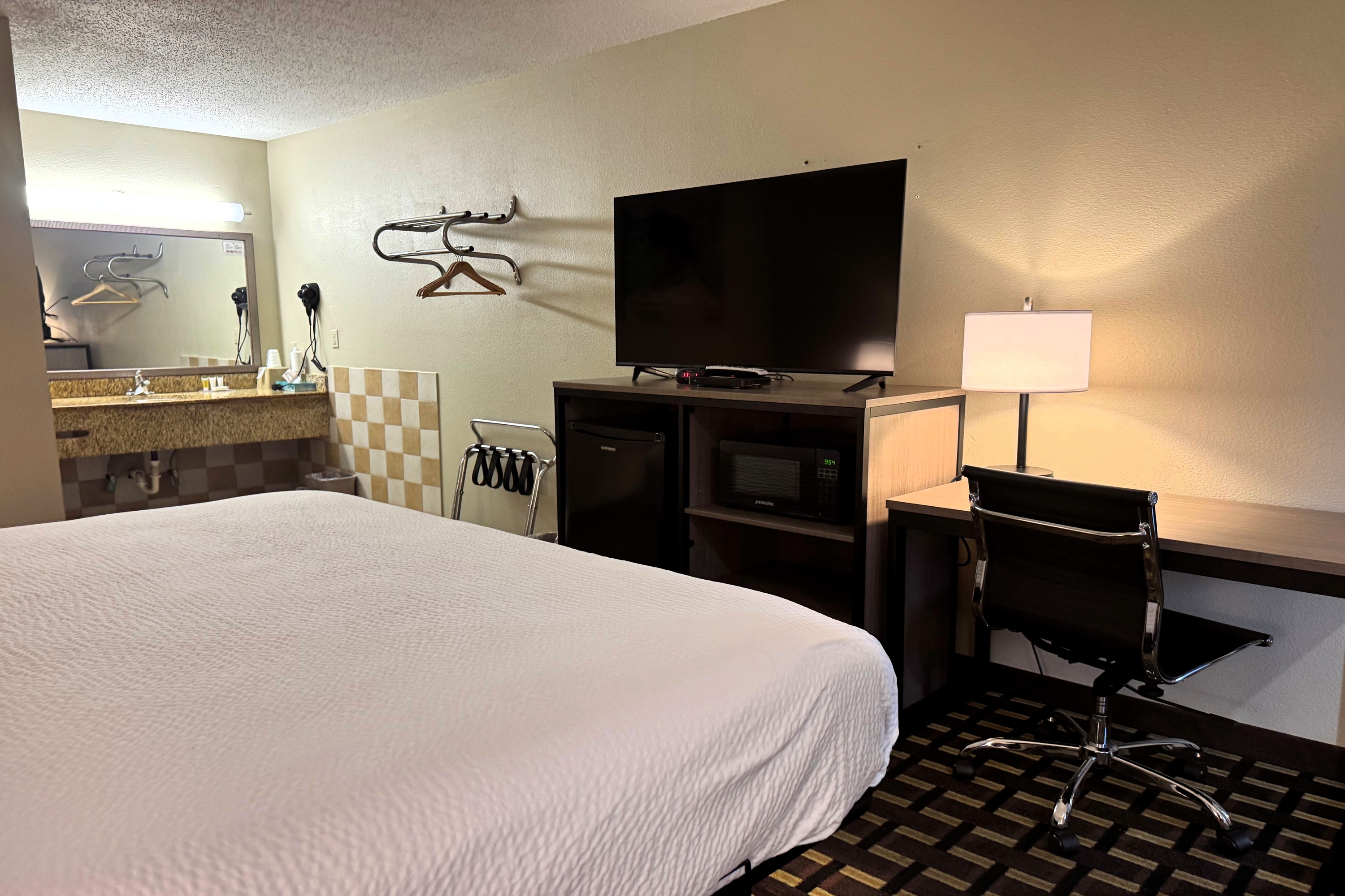 Guest room at the Travelodge by Wyndham Thomasville AL in Thomasville, Alabama