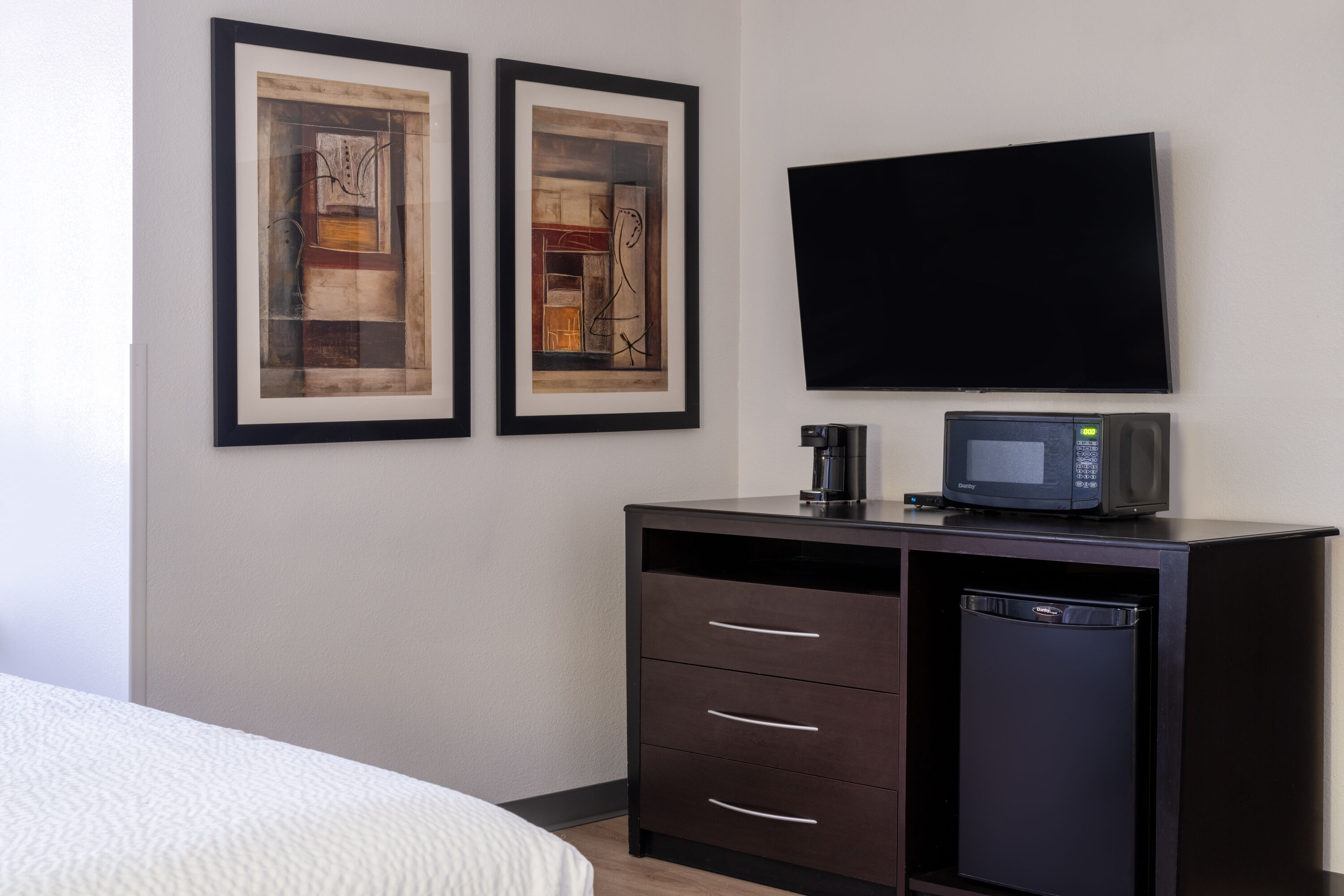 Guest room at the Travelodge by Wyndham Globe AZ in Globe, Arizona