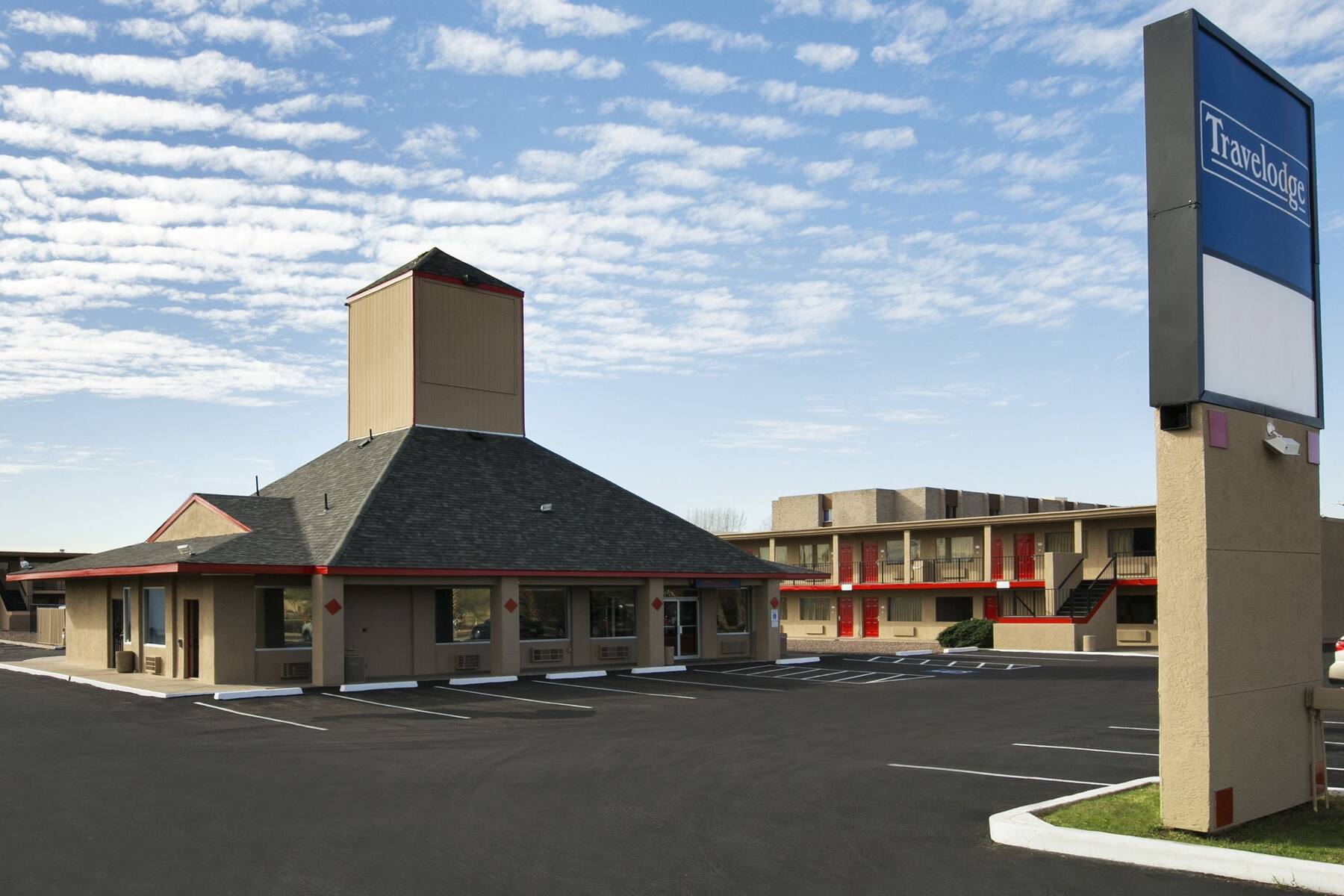 Exterior of Travelodge Phoenix North hotel in Phoenix, Arizona Exterior of Travelodge Phoenix North hotel in Phoenix, Arizona