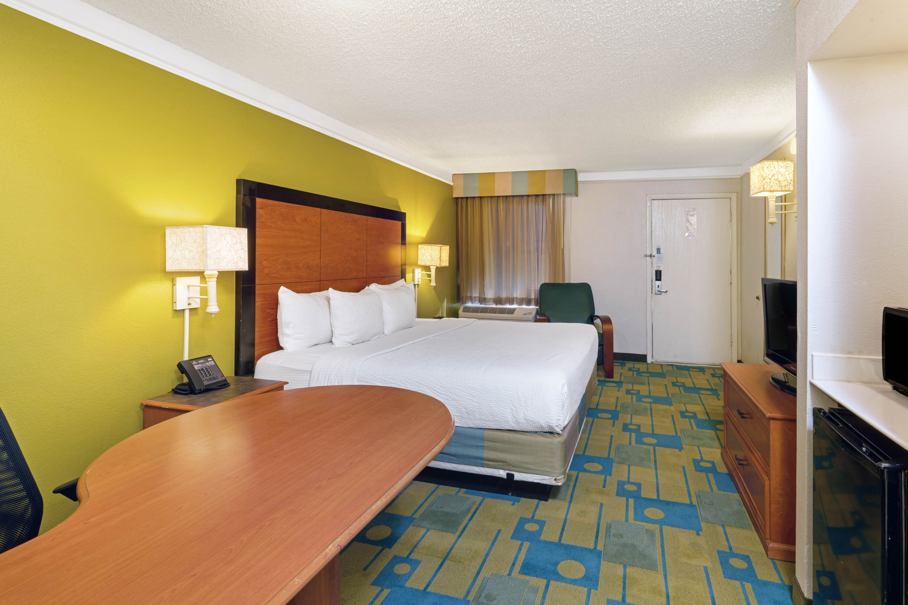 Guest room at the Travelodge by Wyndham Phoenix North in Phoenix, Arizona