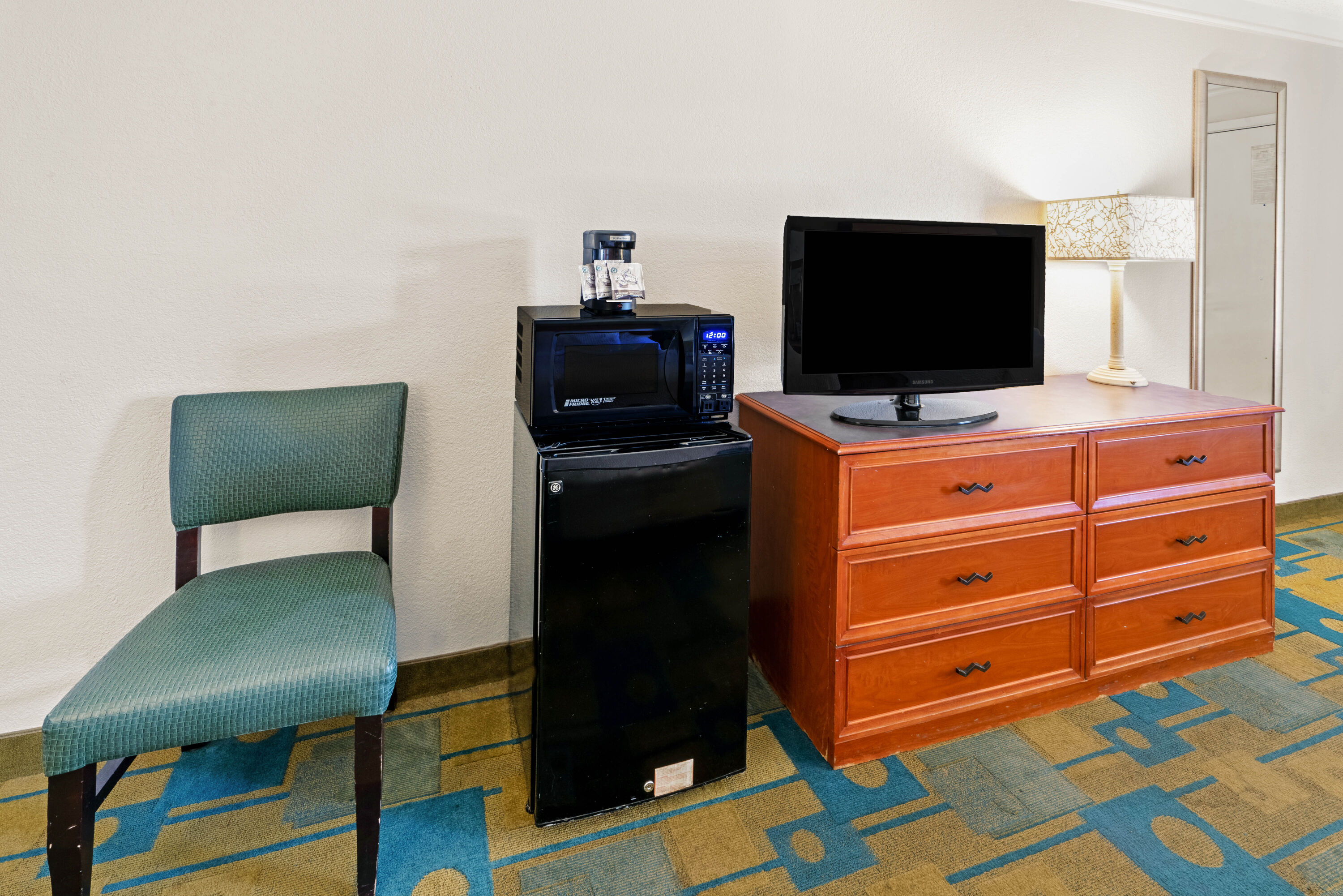 Guest room feature at the Travelodge by Wyndham Phoenix North in Phoenix, Arizona