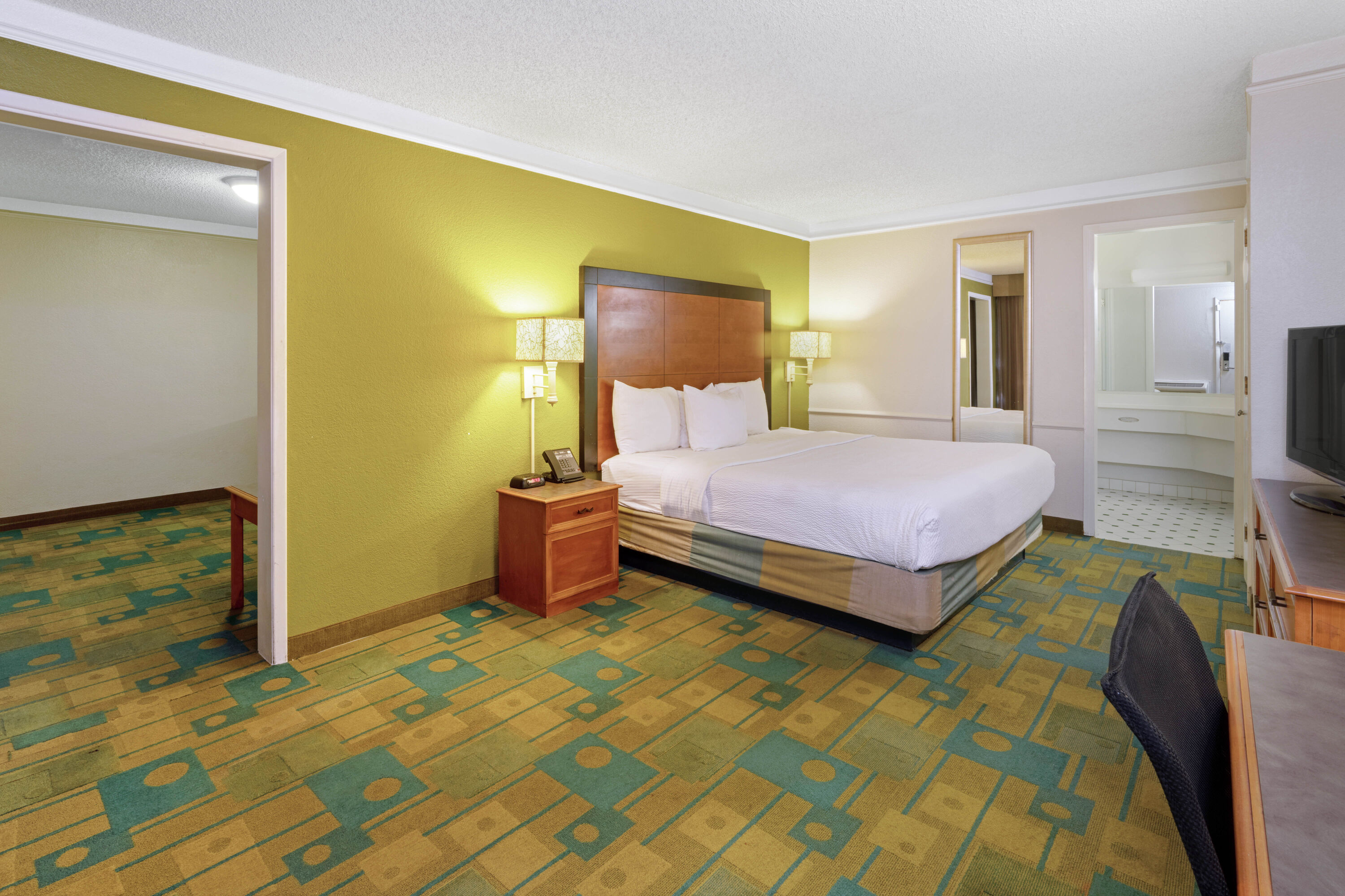 Travelodge by Wyndham Phoenix North suite in Phoenix, Arizona