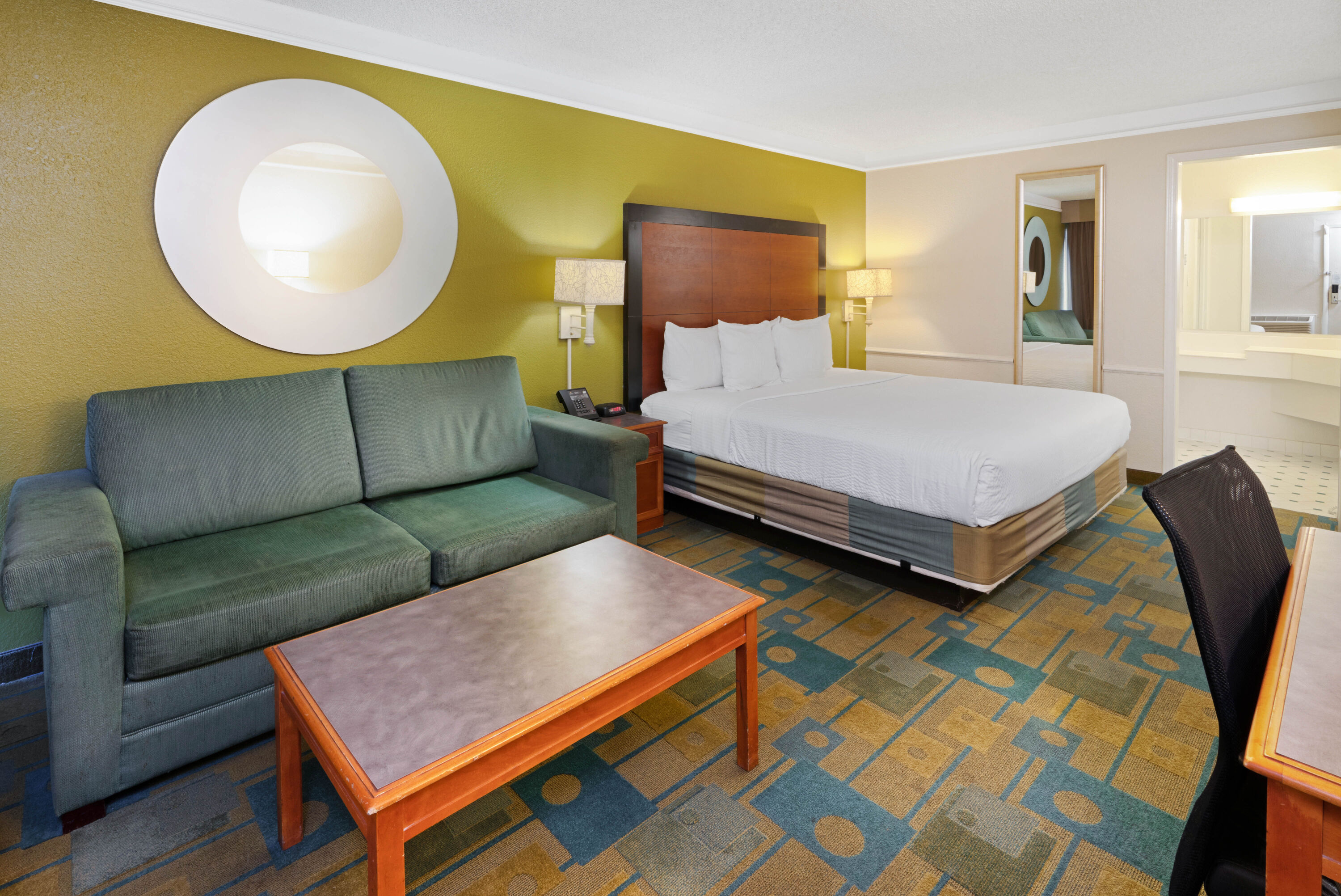 Travelodge by Wyndham Phoenix North suite in Phoenix, Arizona