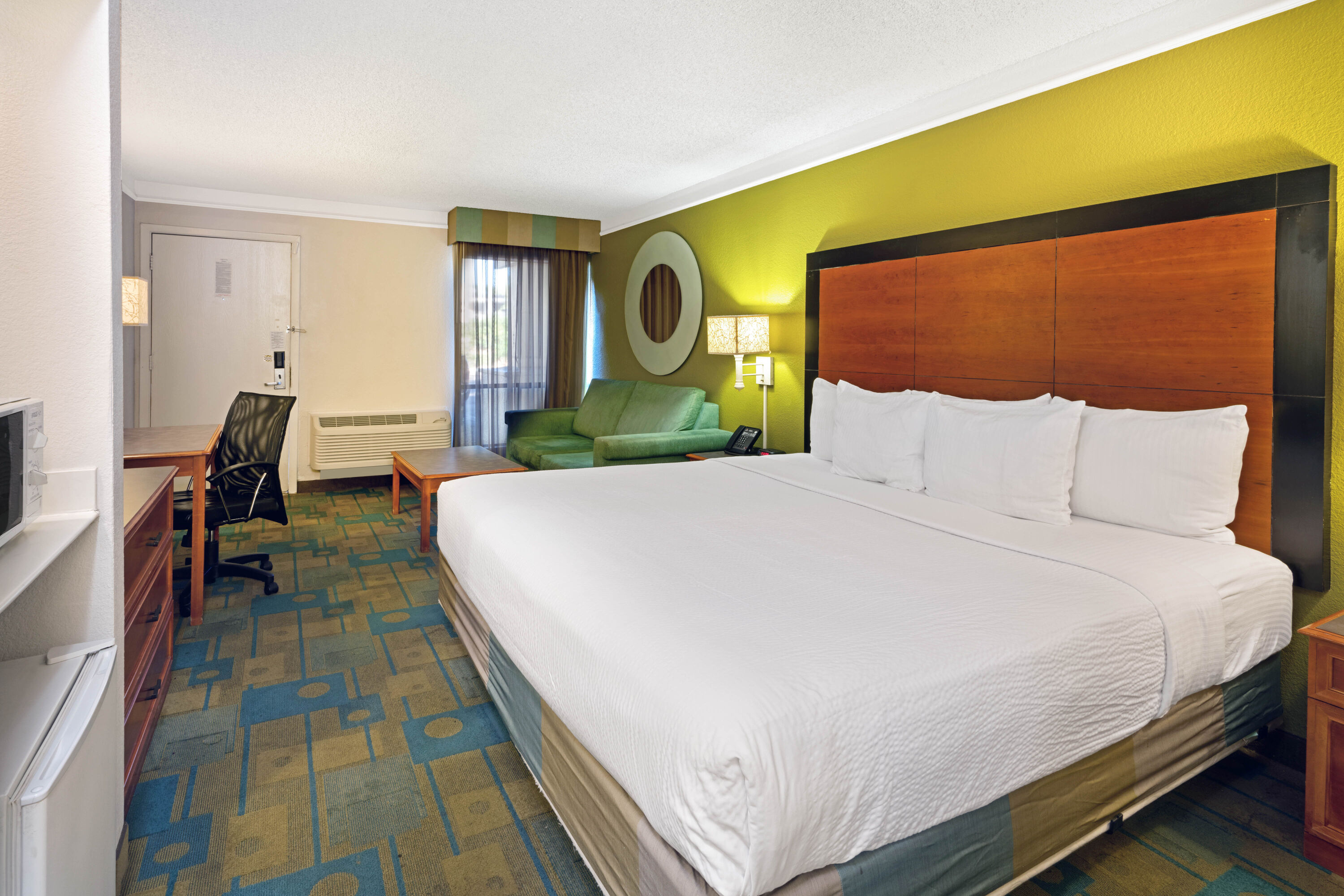 Travelodge by Wyndham Phoenix North suite in Phoenix, Arizona