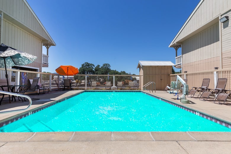 Travelodge Angels Camp Ca Hotels 95221 Pool At The Travelodge Angels Camp Ca In California