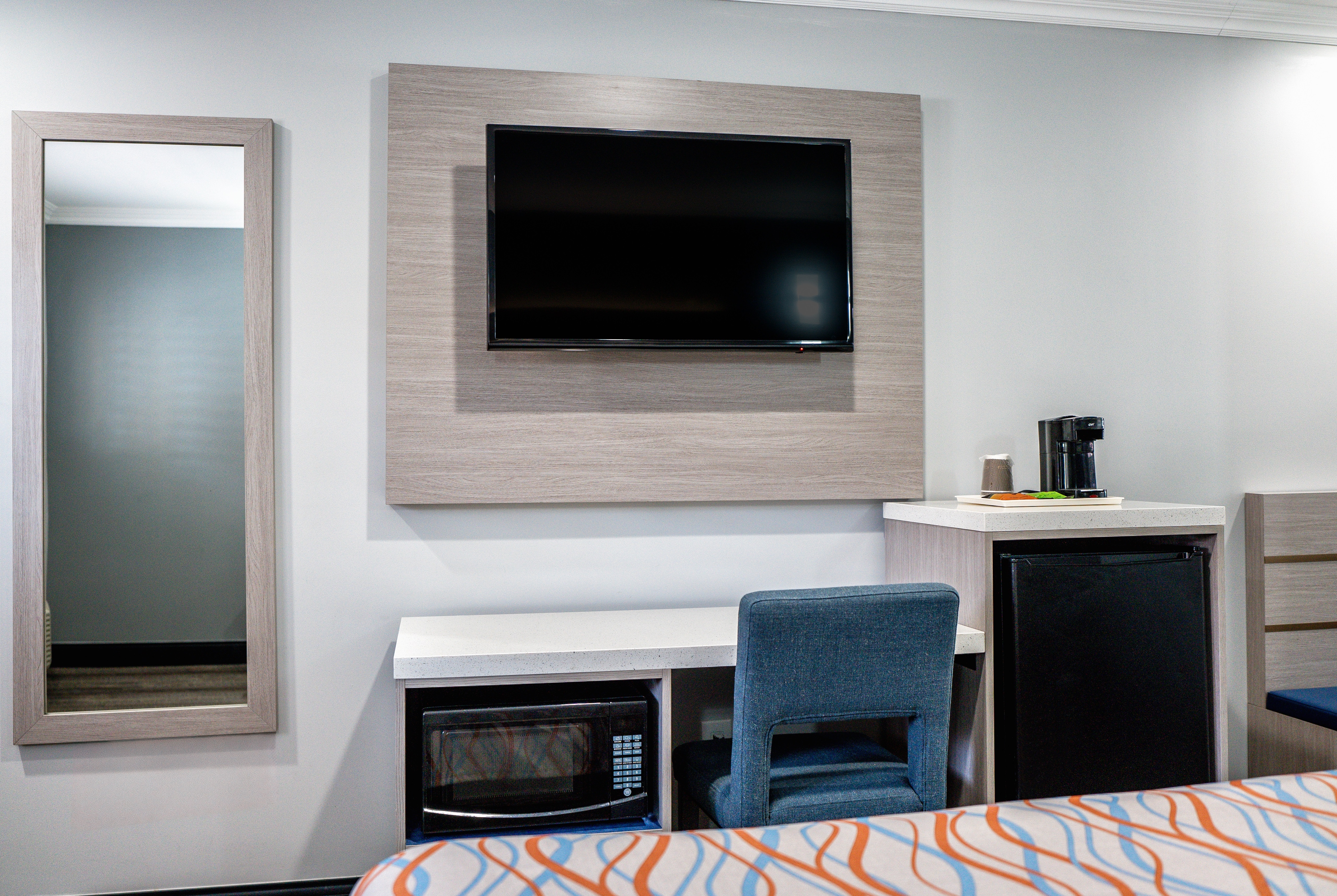 Guest room at the Travelodge Inn & Suites by Wyndham Bell Los Angeles Area in Bell, California