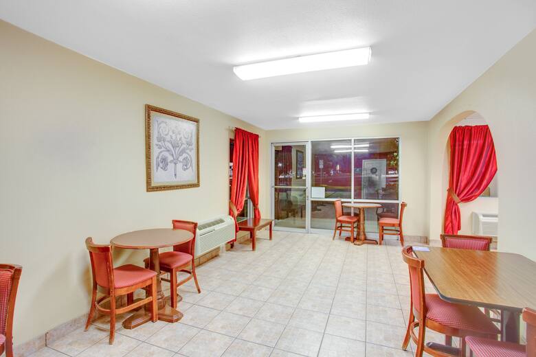 Coalinga Travelodge Hotels Ca 93210 Coalinga Travelodge Hotel Lobby In California