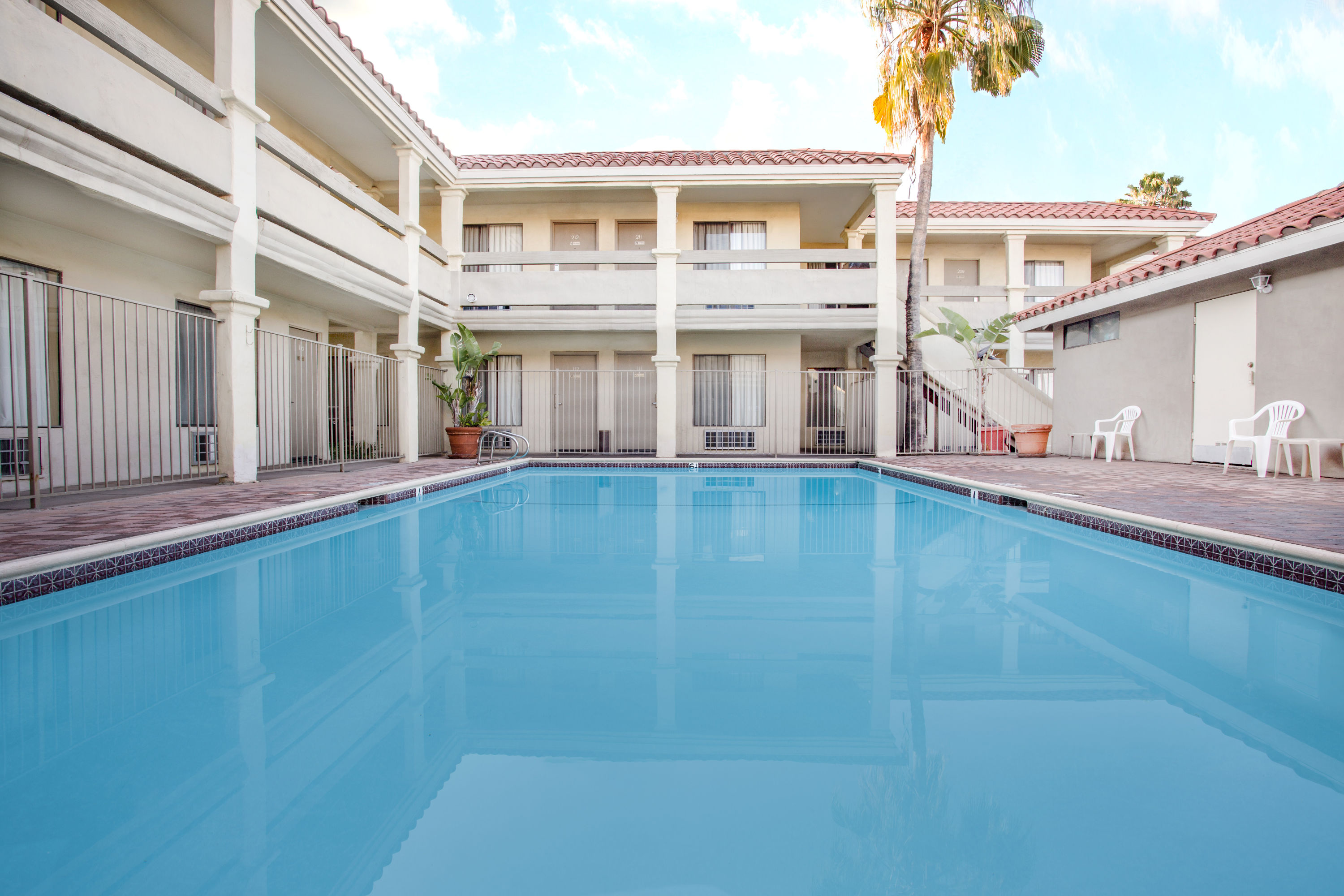 Travelodge By Wyndham Costa Mesa Newport Beach Hacienda