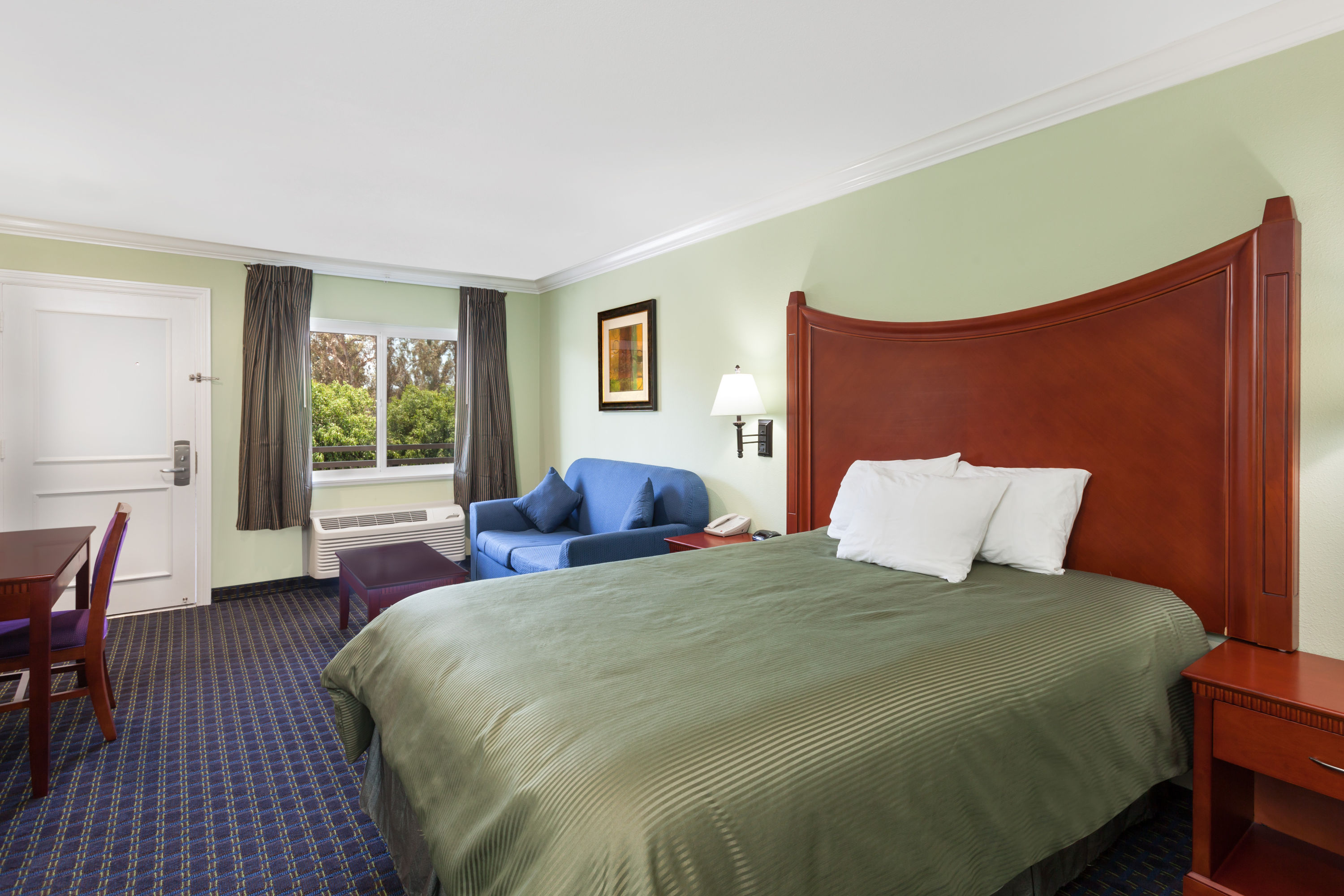 Travelodge by Wyndham Orange County Airport/ Costa Mesa ...