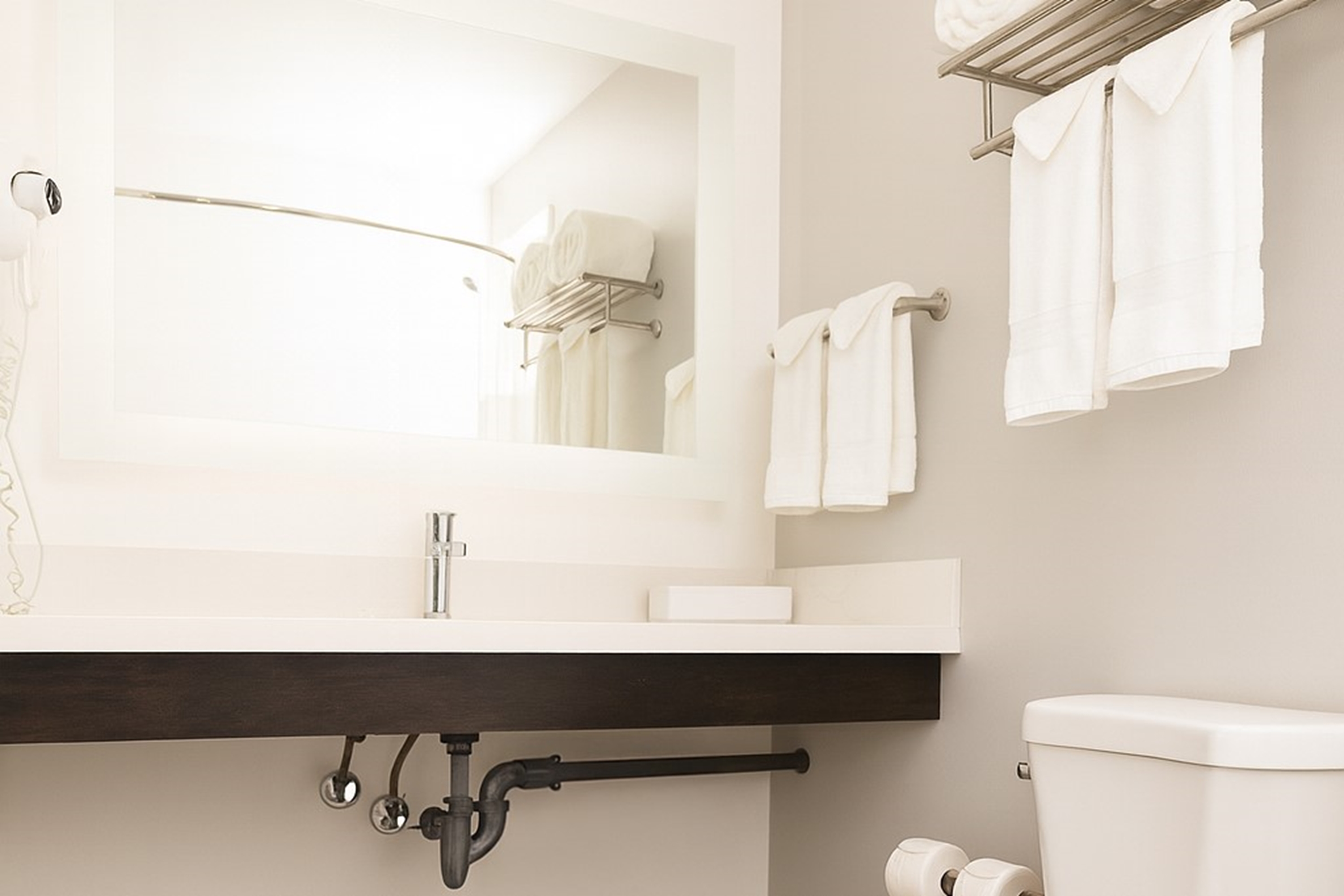 Guest room bath at the Travelodge by Wyndham LAX in El Segundo, California