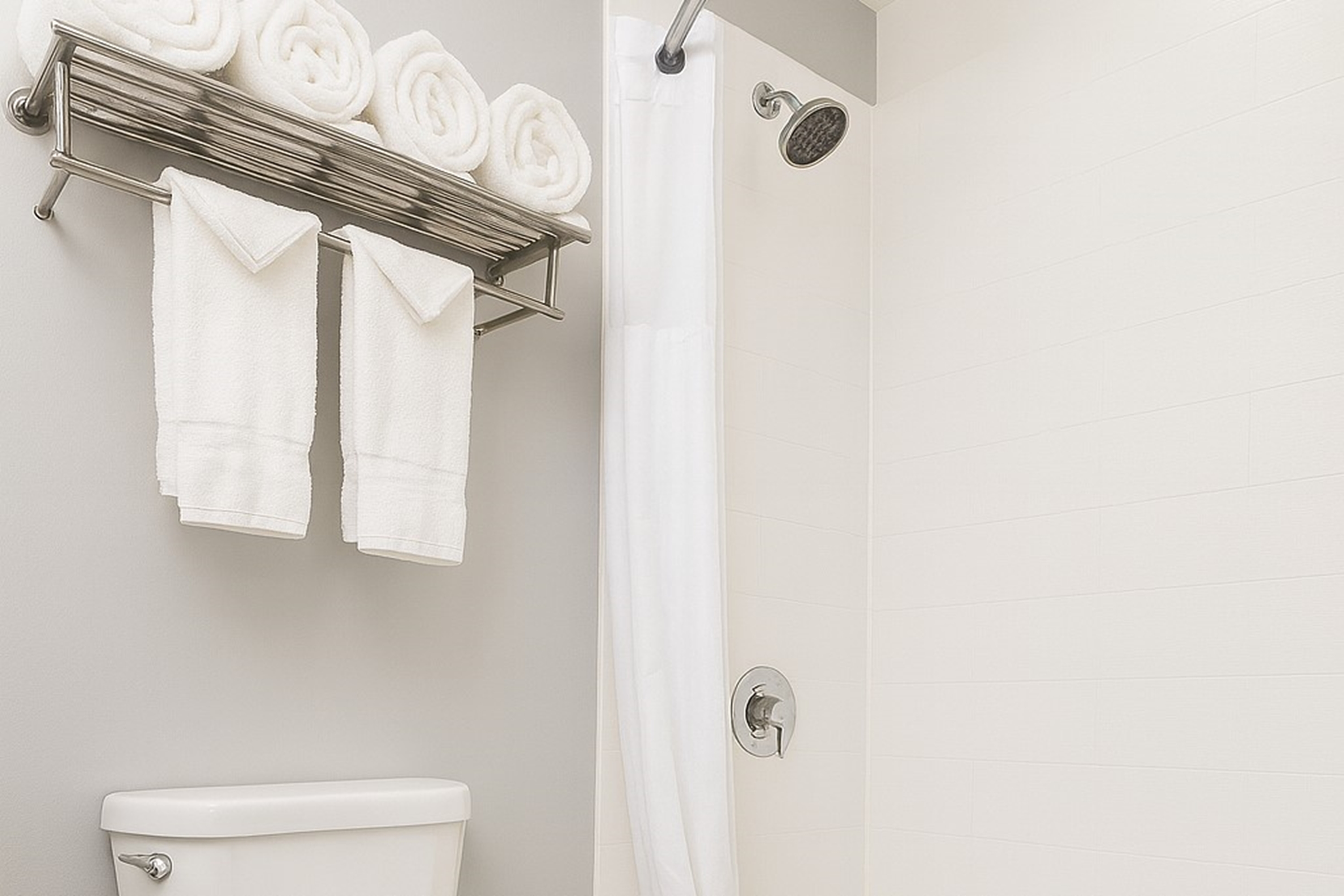 Guest room bath at the Travelodge by Wyndham LAX in El Segundo, California