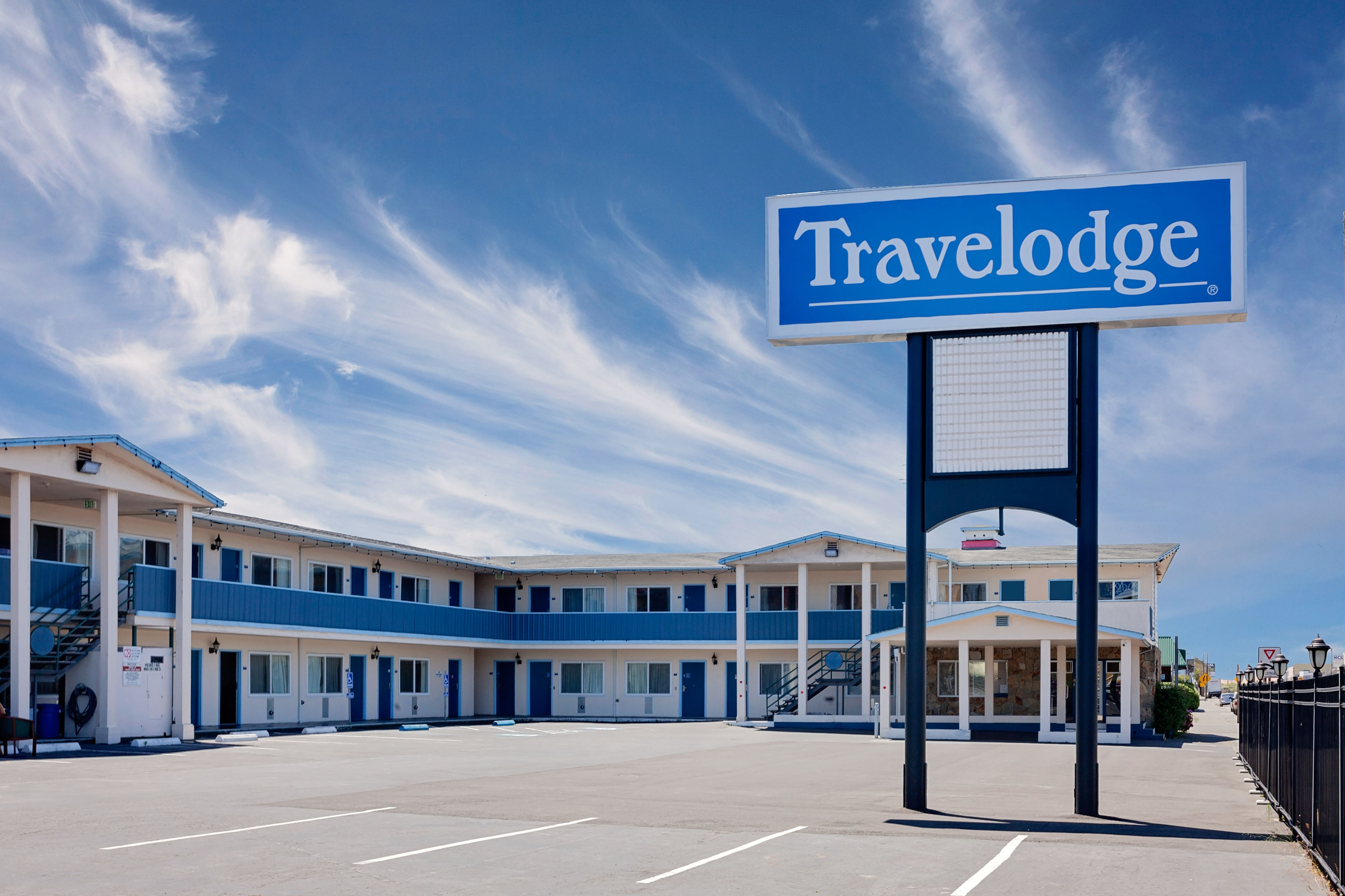 Exterior Day Image of Travelodge by Wyndham Eureka hotel in Eureka, California