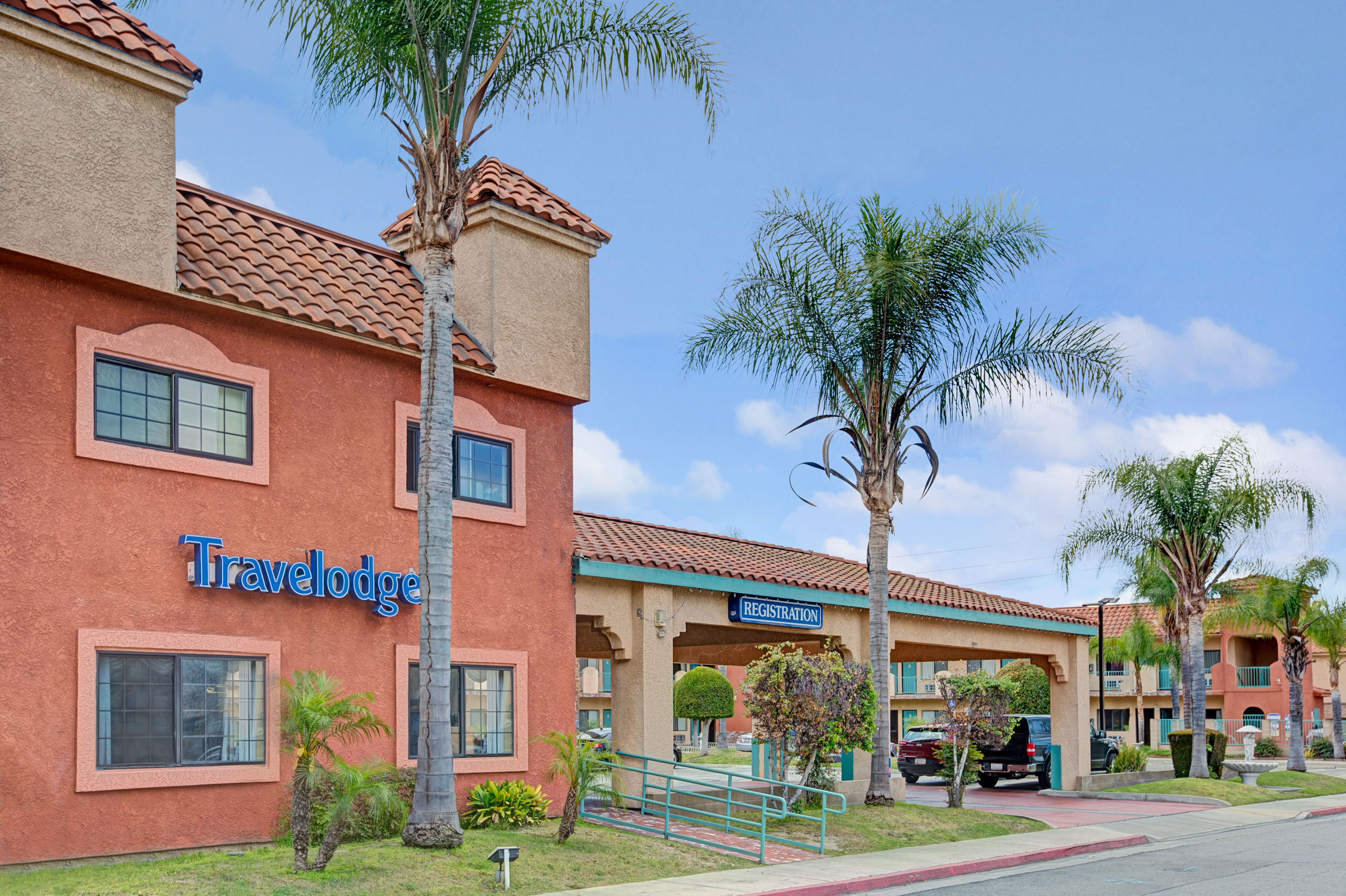 Exterior of Travelodge by Wyndham Lynwood hotel in Lynwood, California