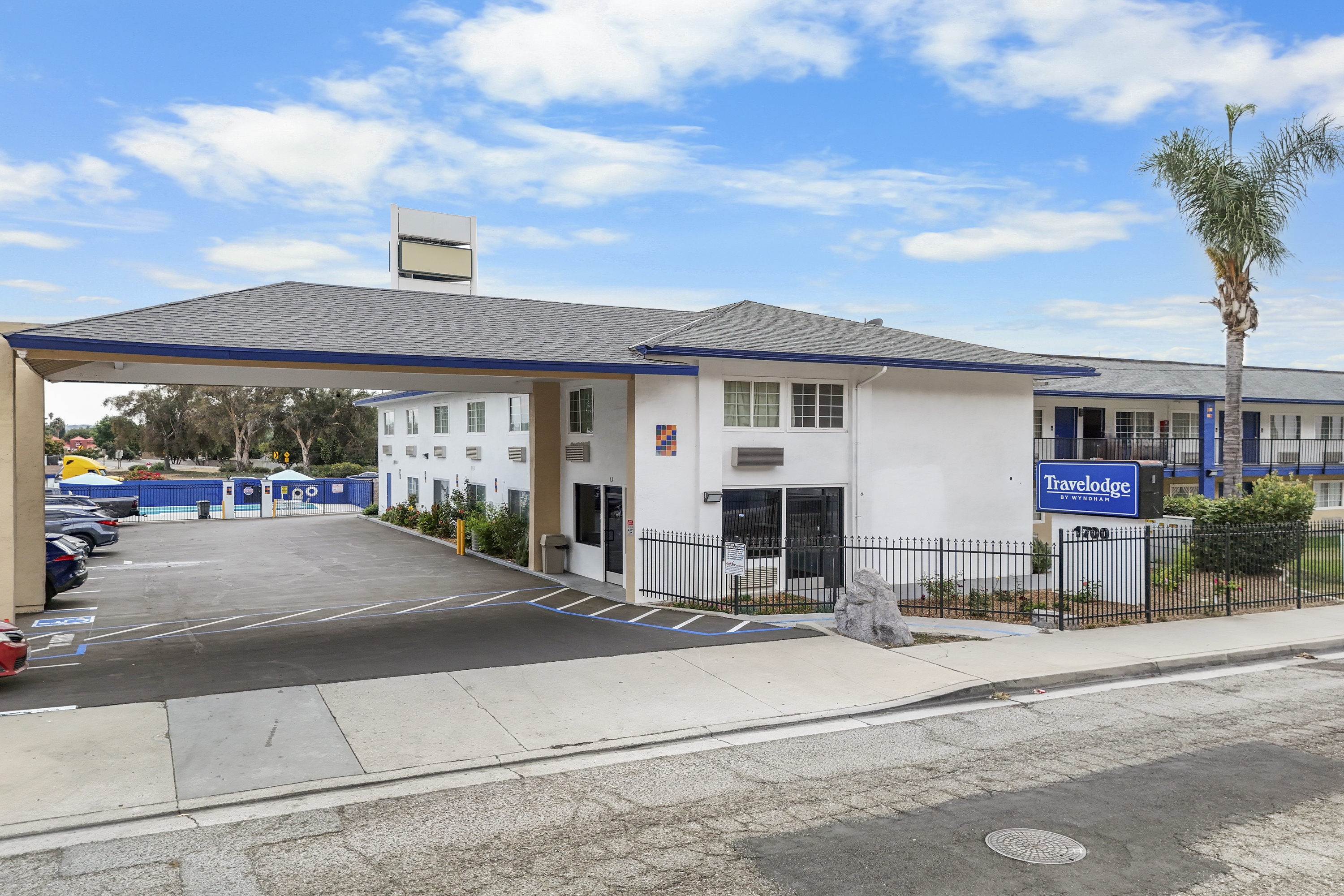 Exterior of Travelodge by Wyndham Fairplex Pomona hotel in Pomona, California